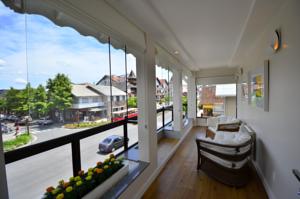 image-housing-carousel