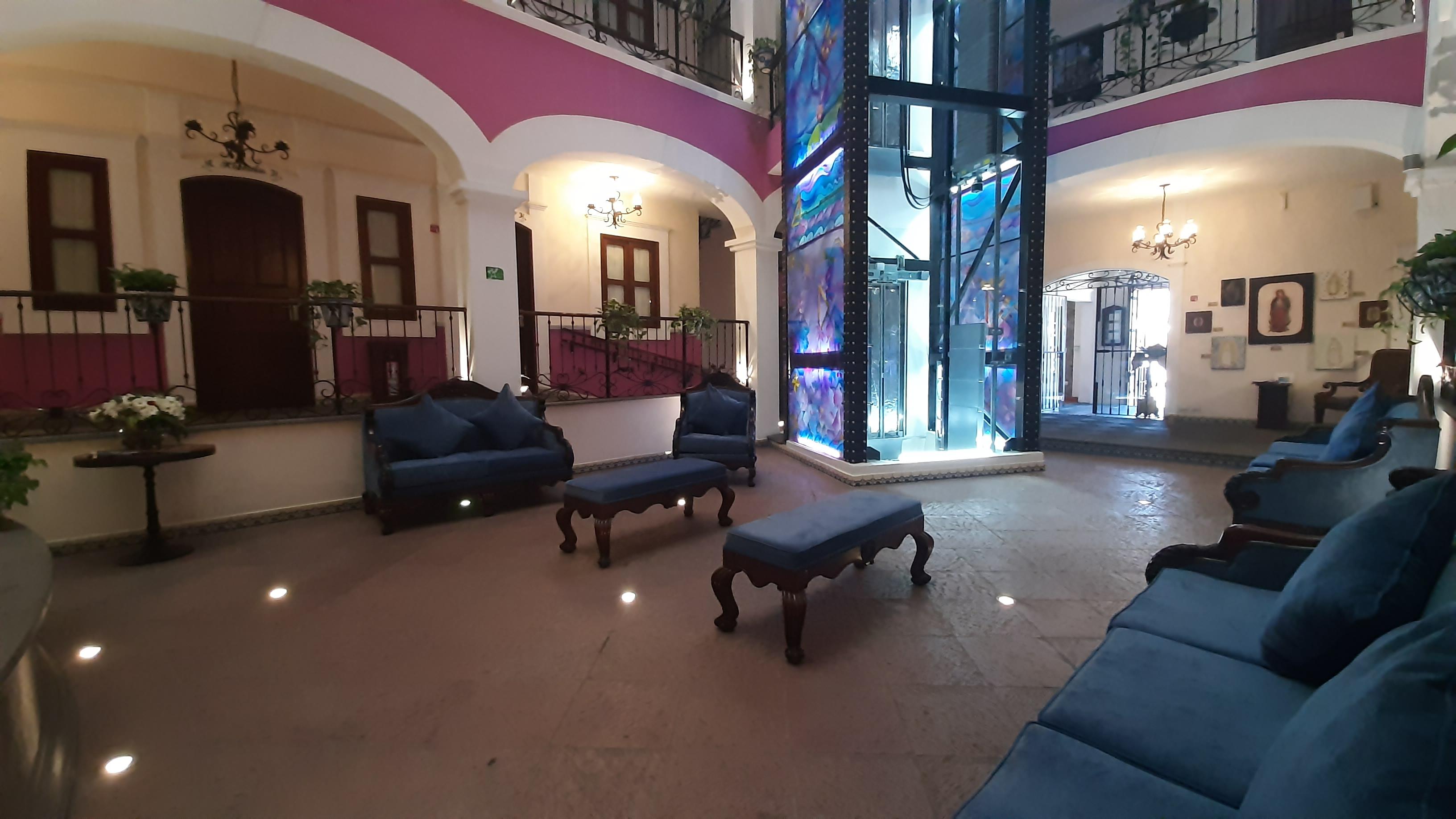 image-housing-carousel