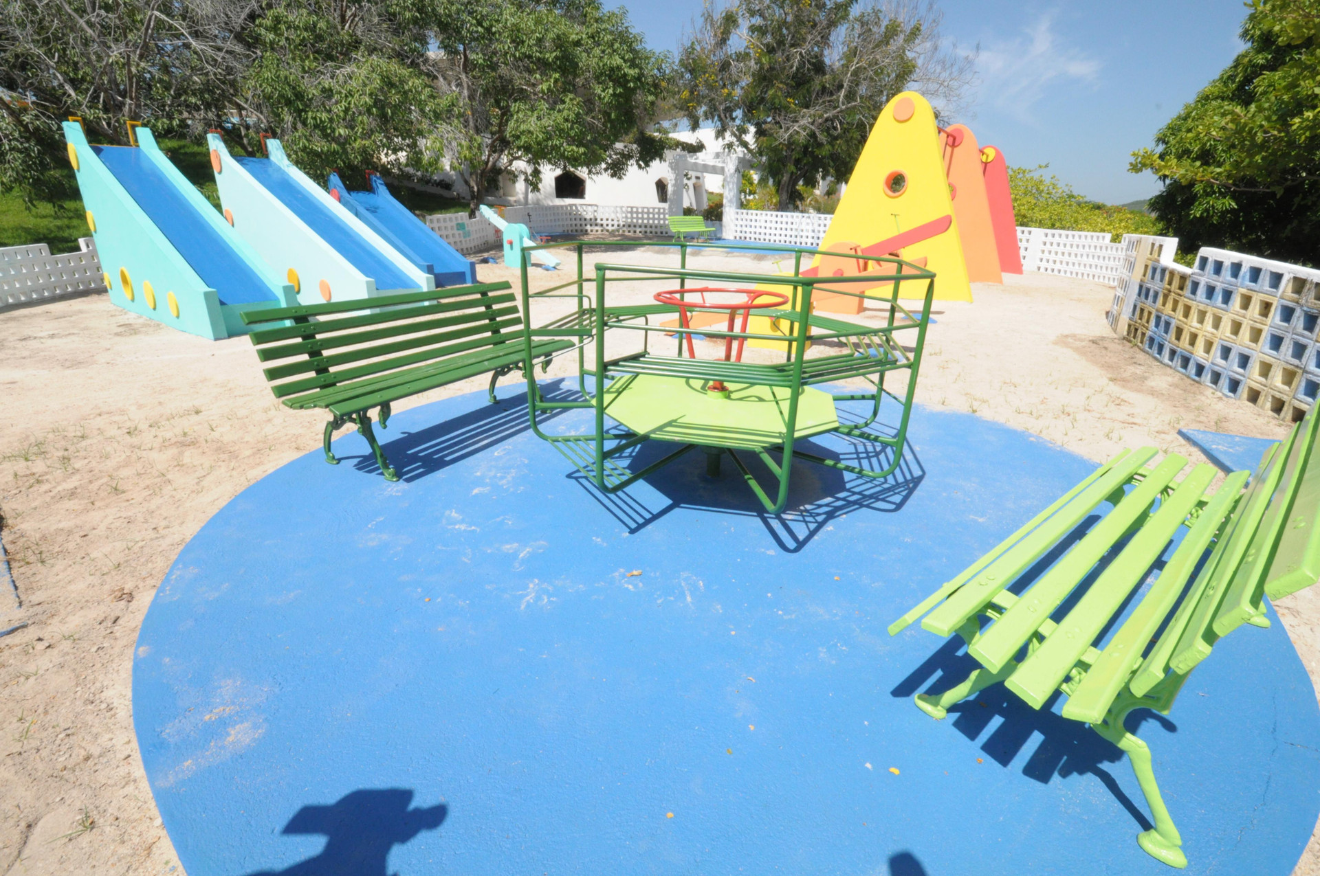 image-housing-carousel