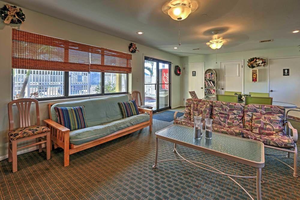 image-housing-carousel