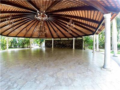 image-housing-carousel
