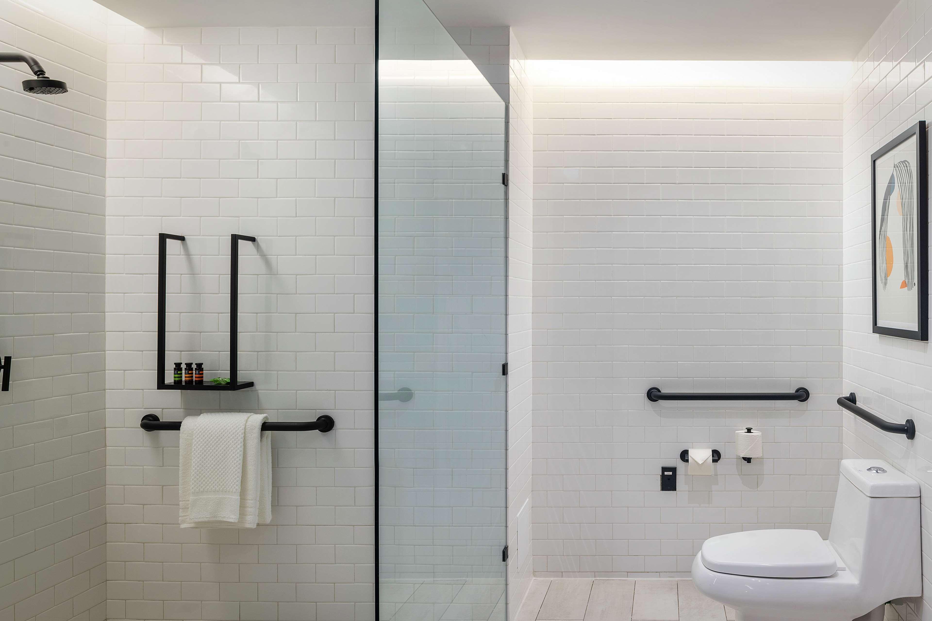 1 King Bed Mobility/Hearing Access Ri Shower