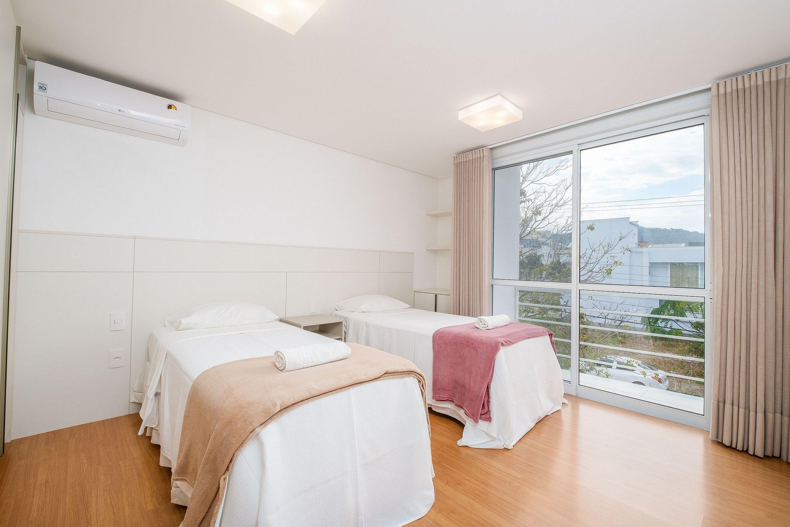 image-housing-carousel