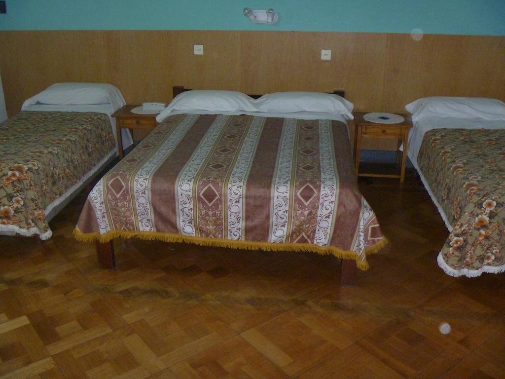 image-housing-carousel