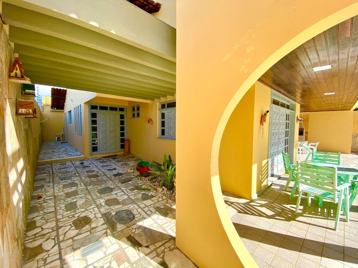 image-housing-carousel