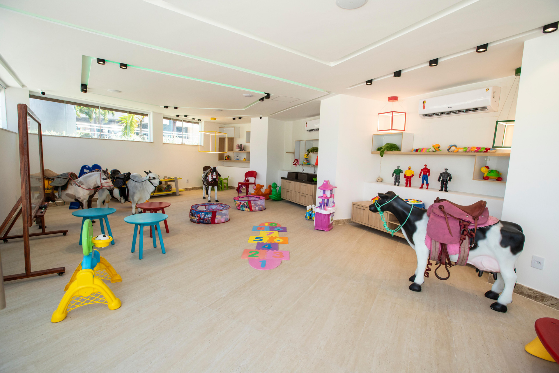 image-housing-carousel