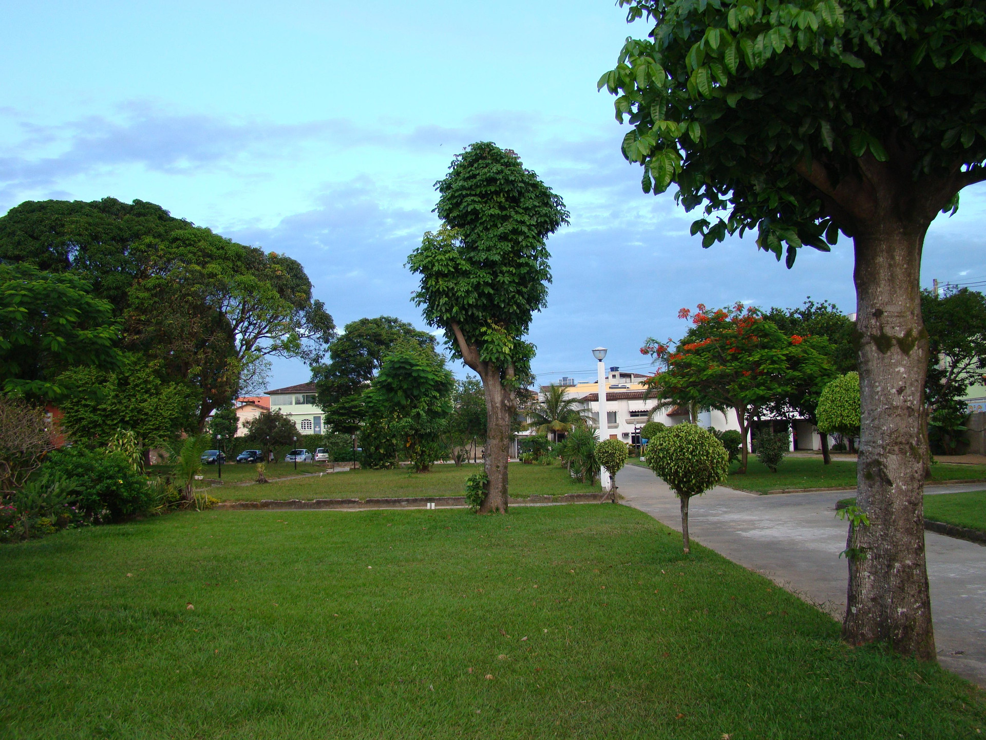 image-housing-carousel