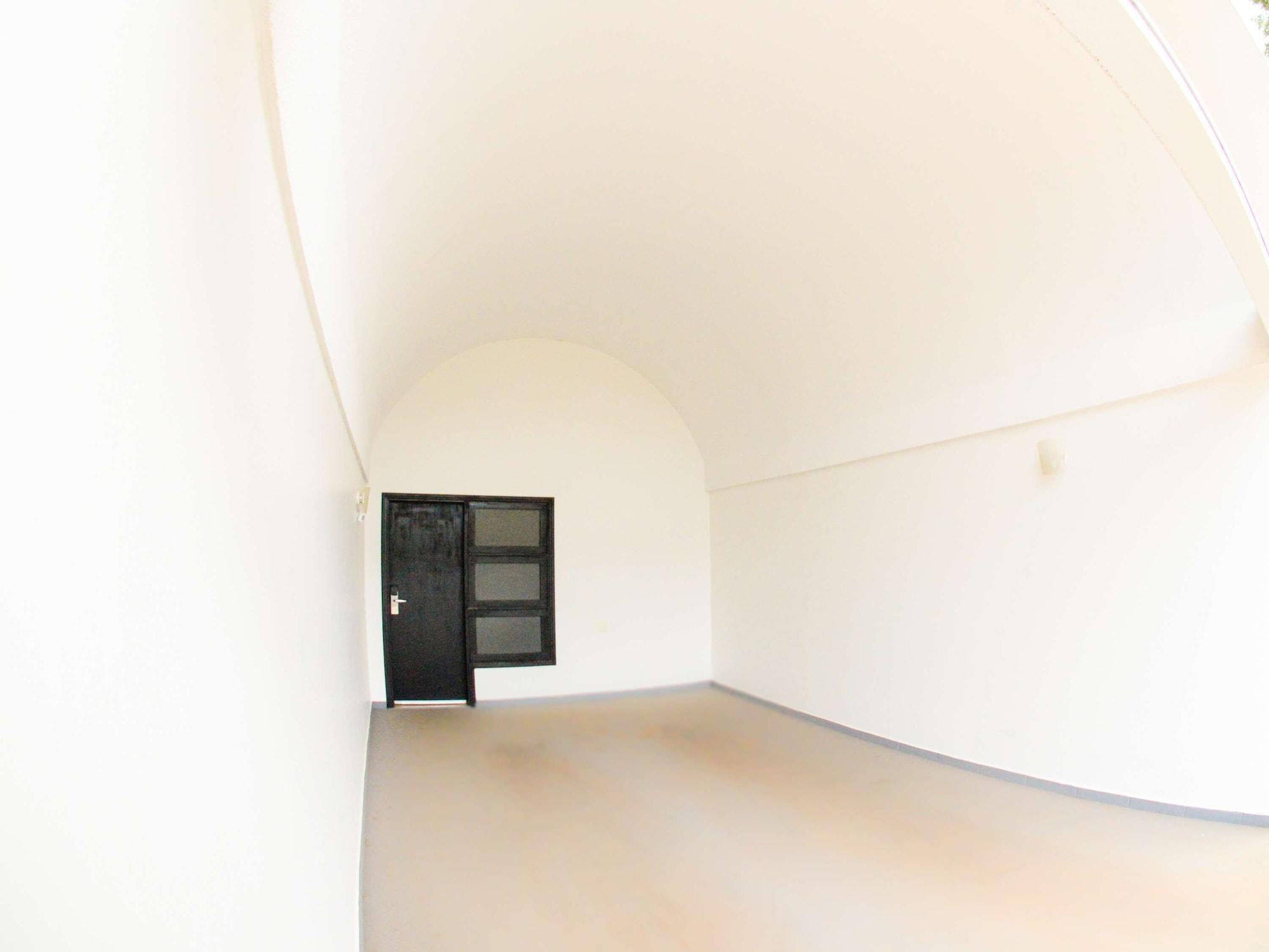 image-housing-carousel