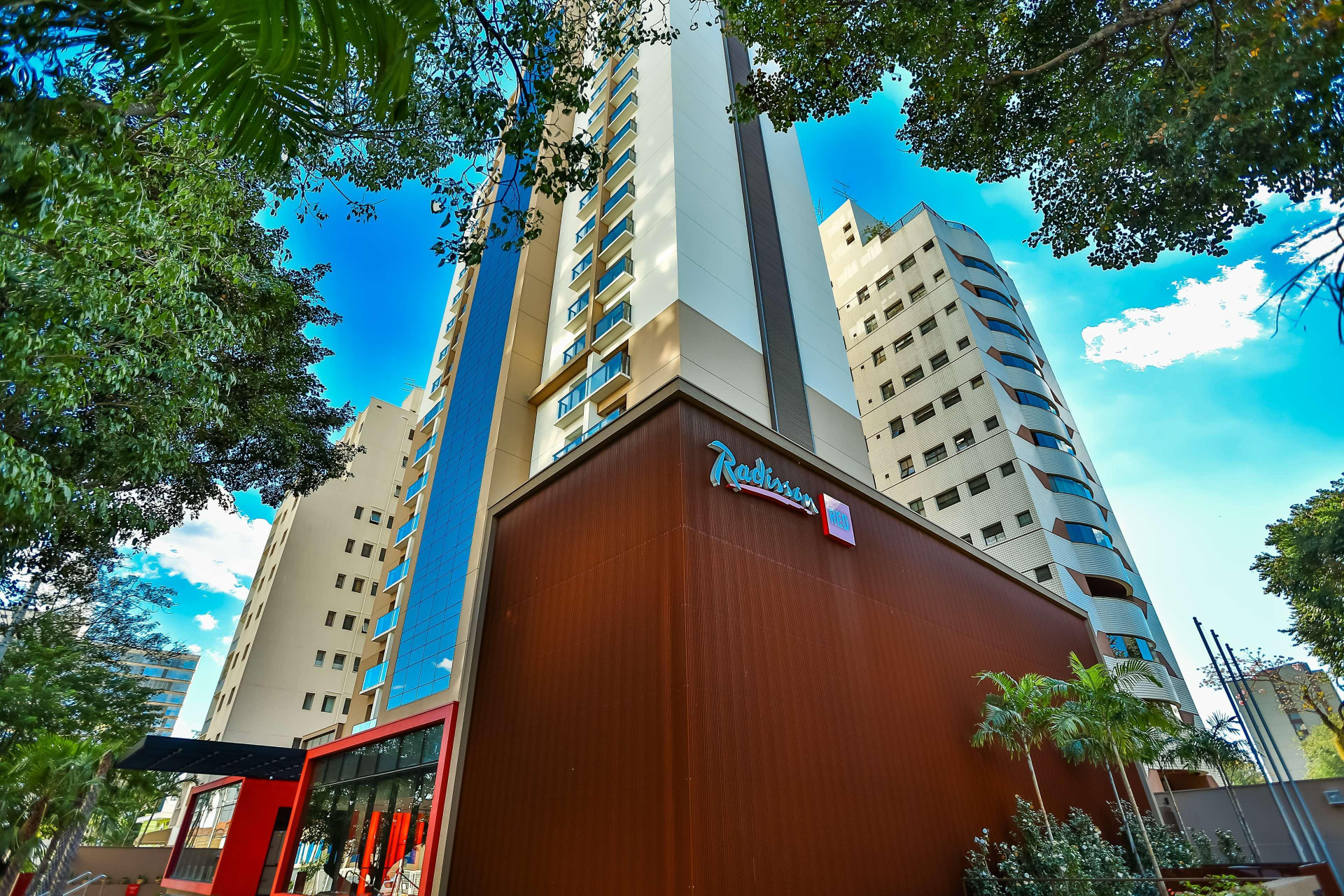 image-housing-carousel