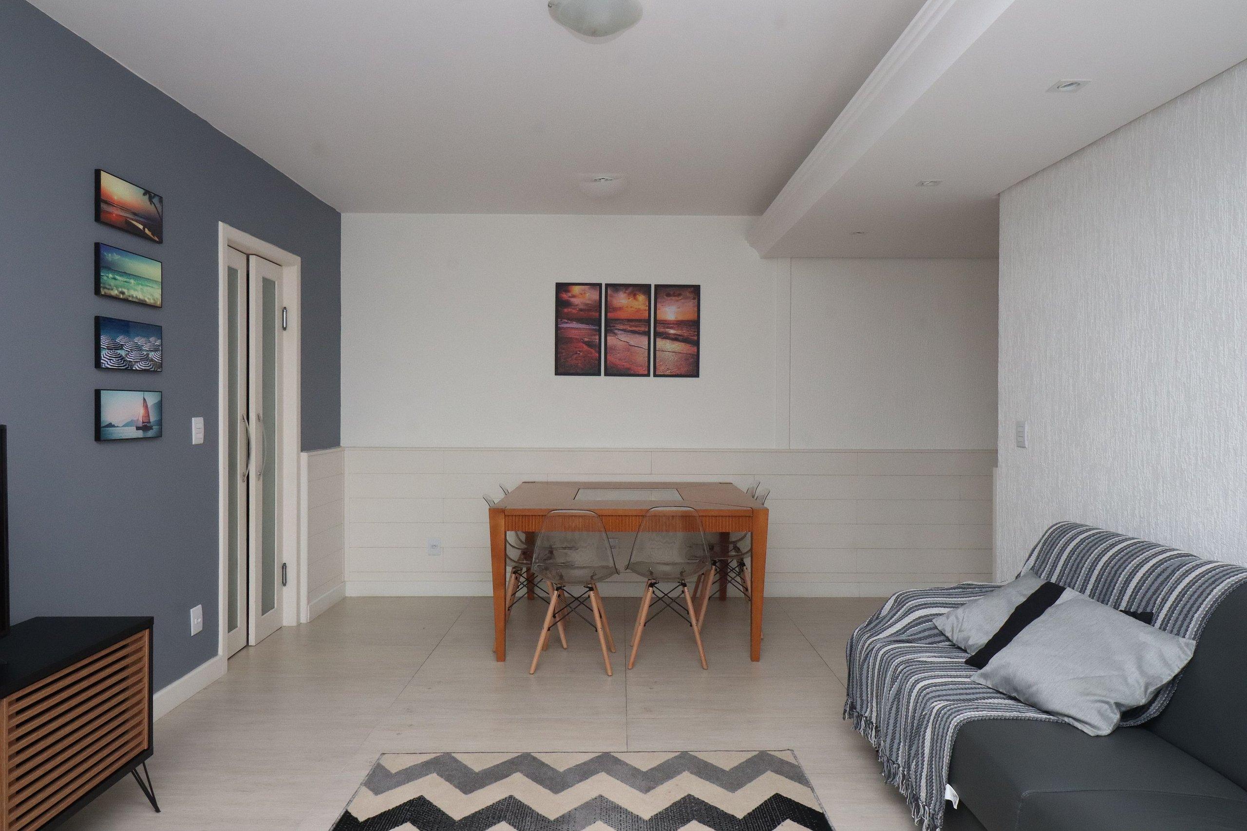 image-housing-carousel
