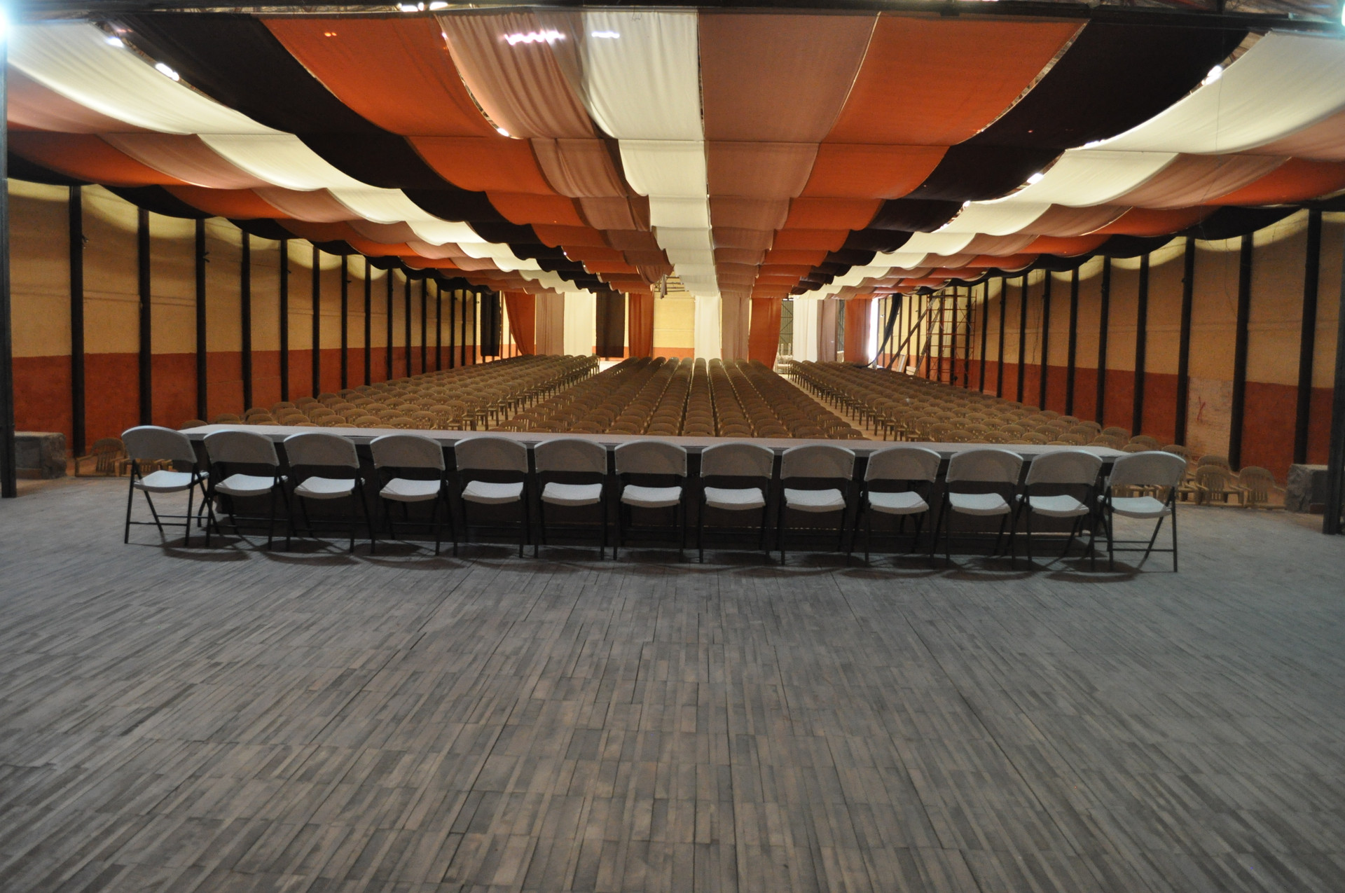 image-housing-carousel