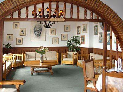 image-housing-carousel
