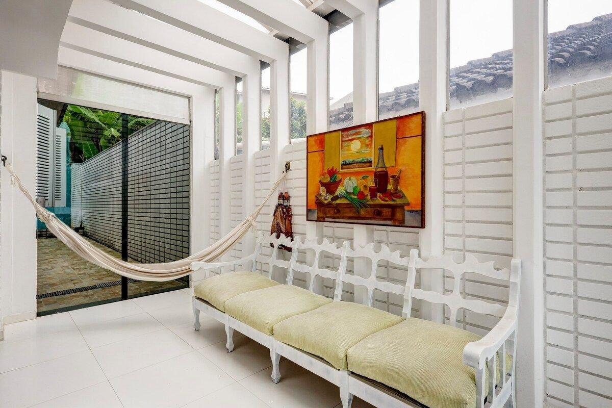 image-housing-carousel
