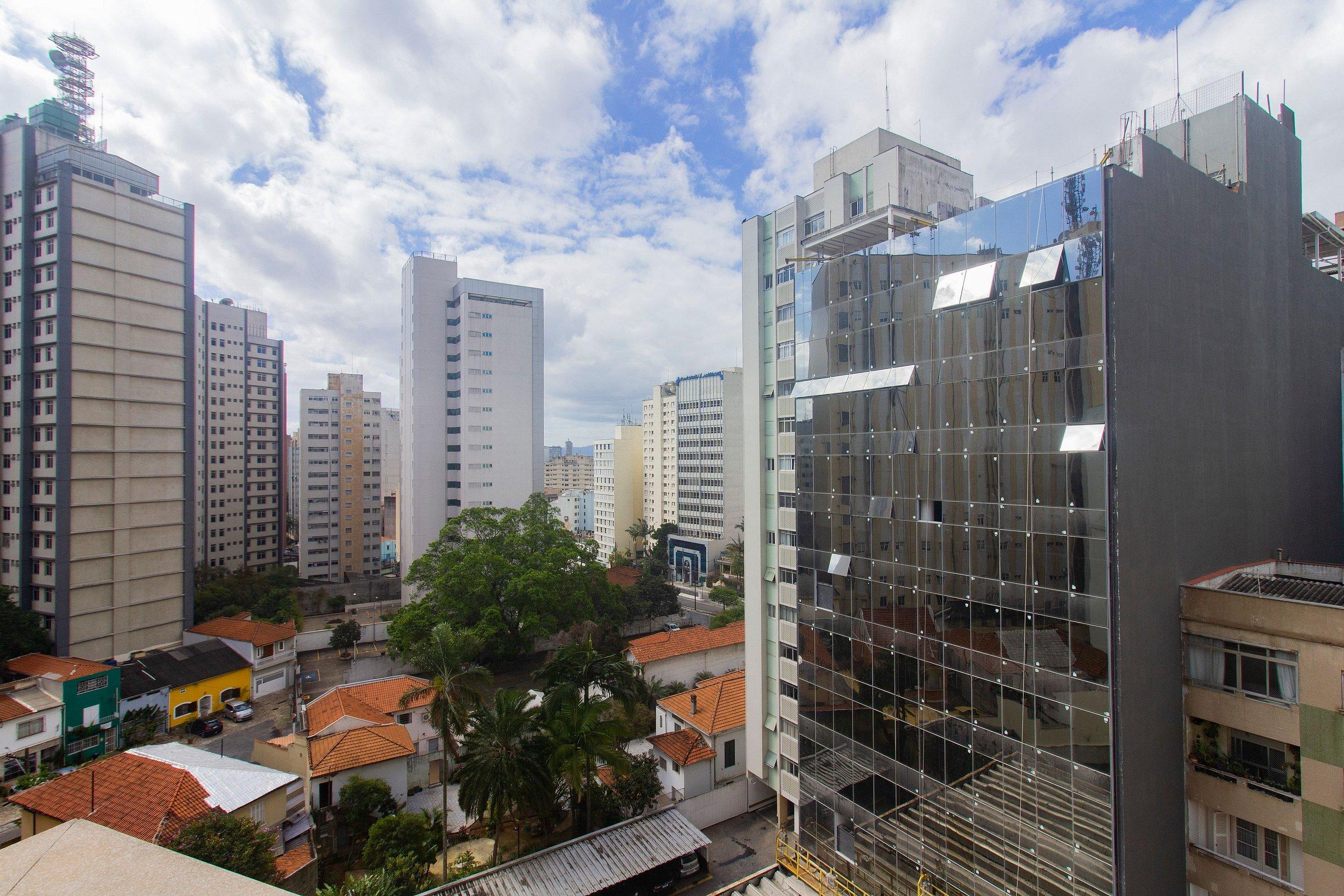 image-housing-carousel