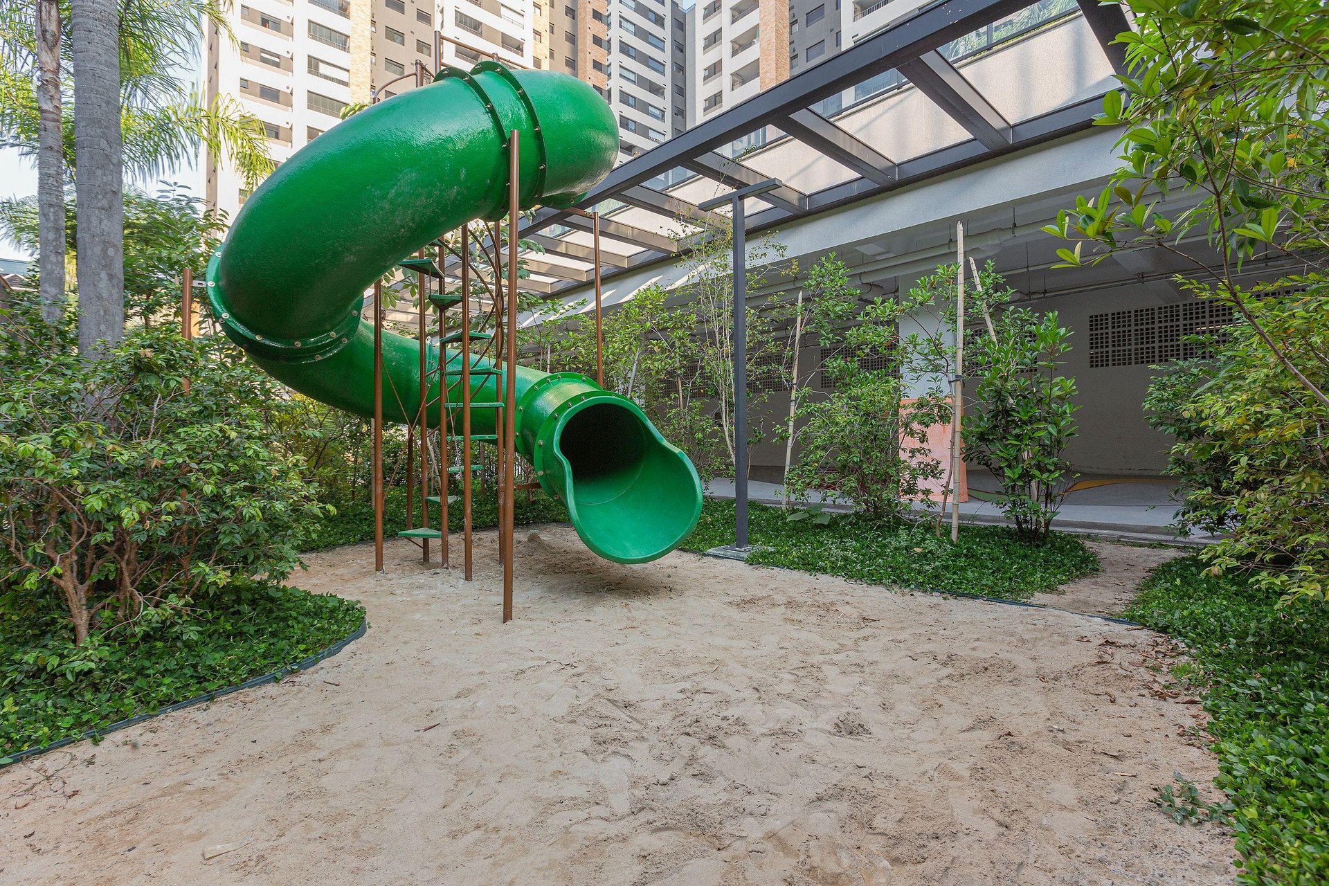 image-housing-carousel