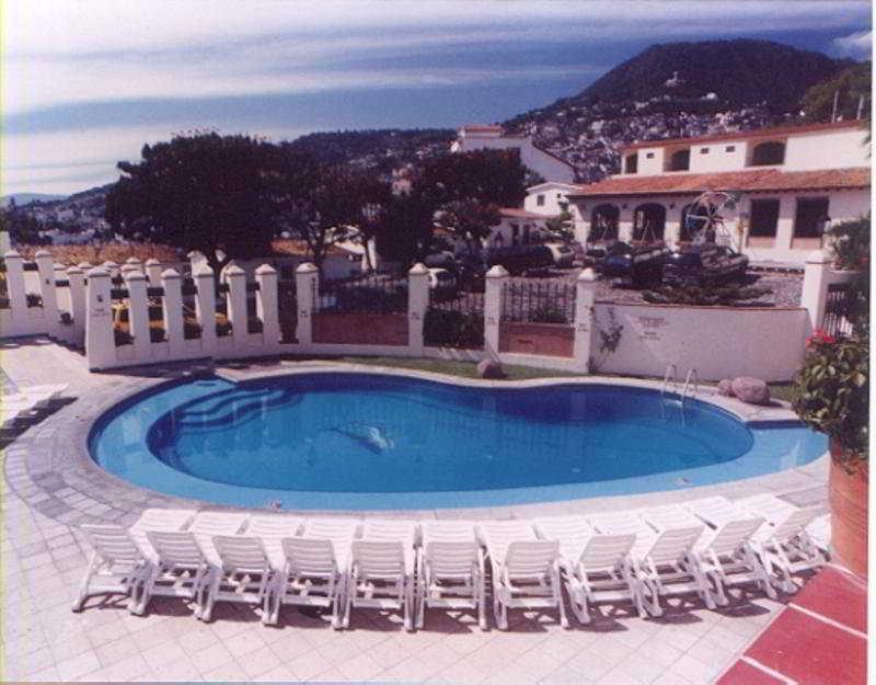 image-housing-carousel