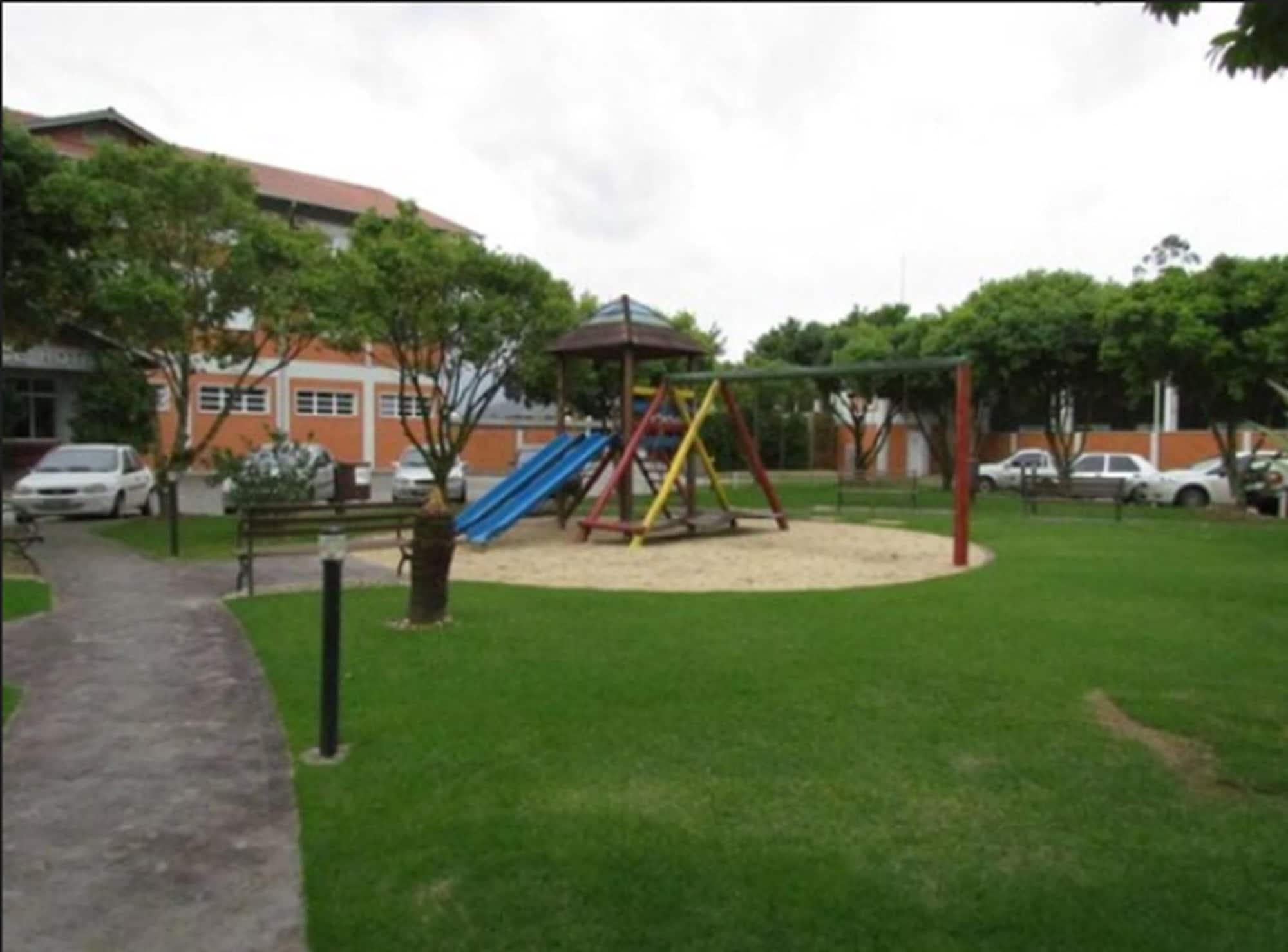 image-housing-carousel