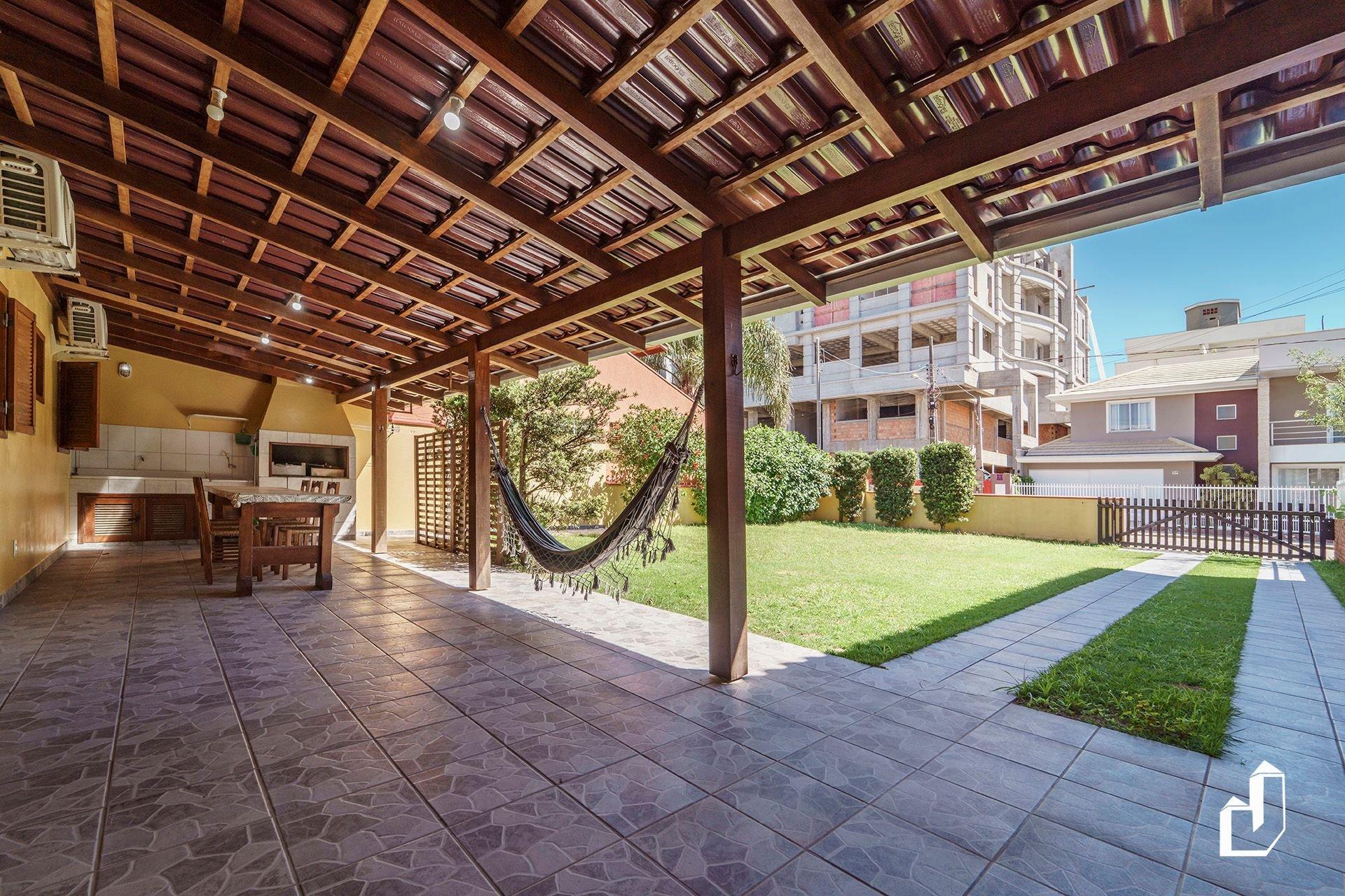image-housing-carousel