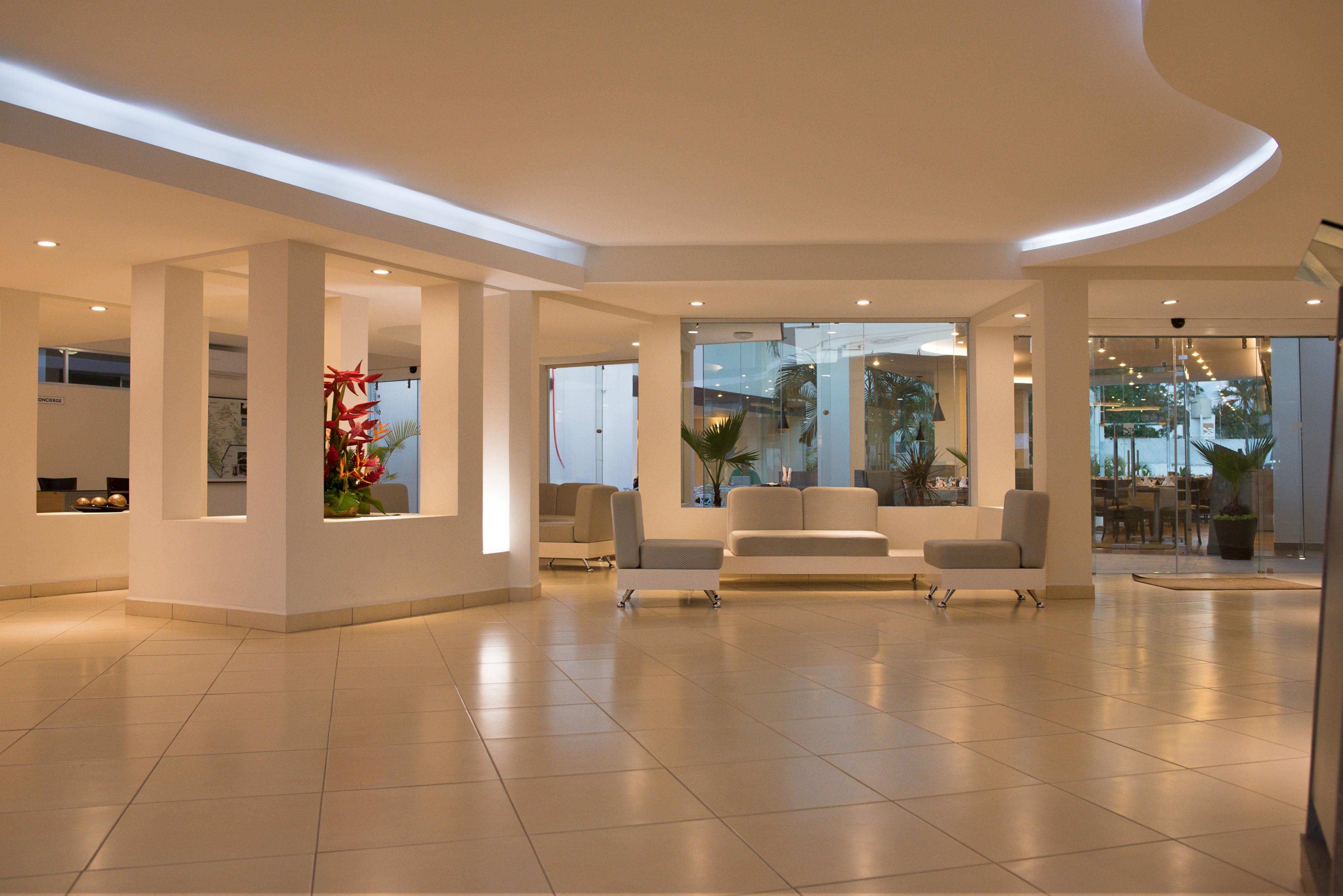 image-housing-carousel