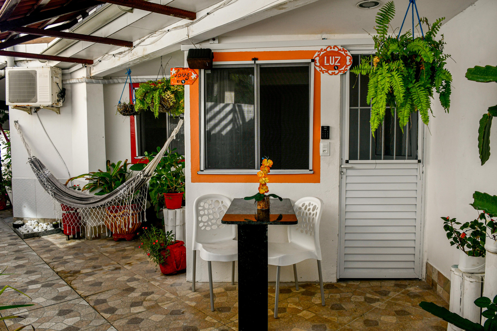 image-housing-carousel
