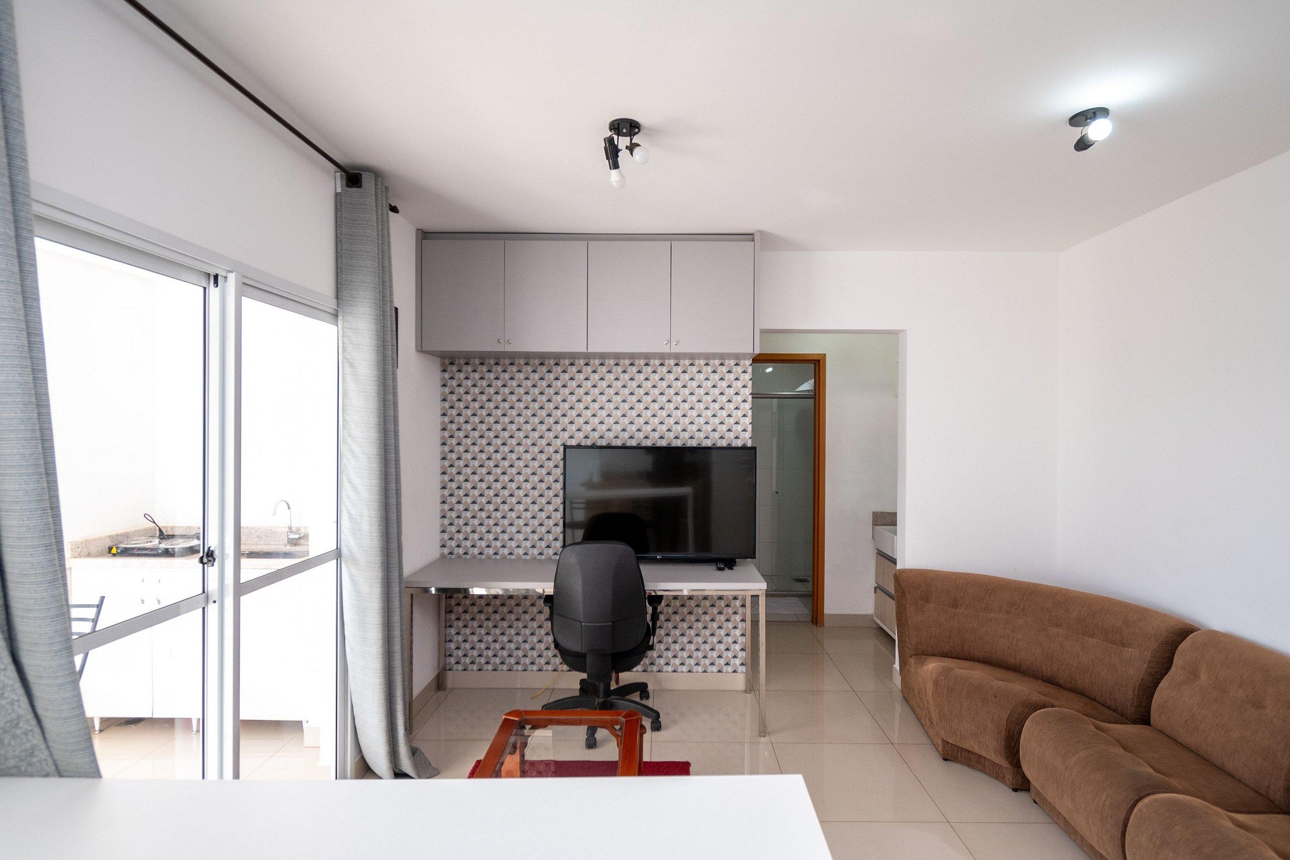 image-housing-carousel