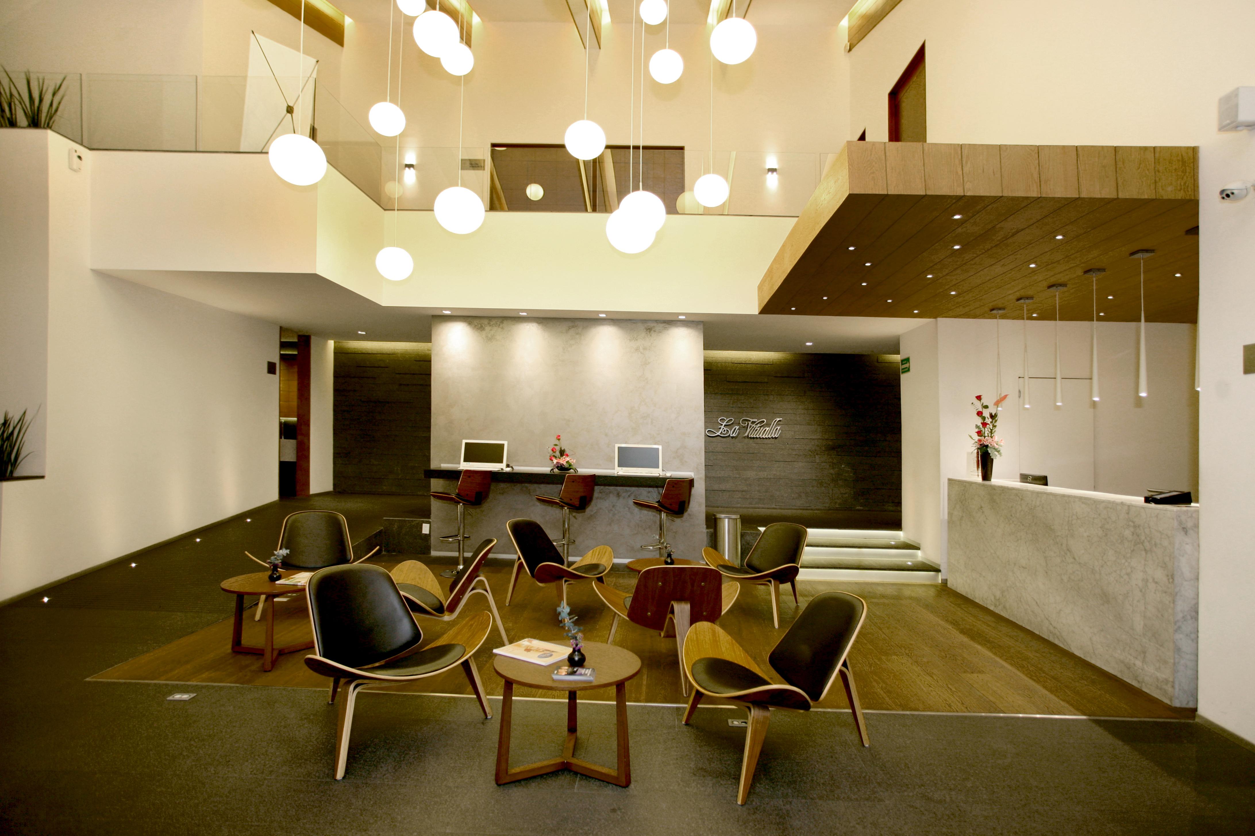 image-housing-carousel