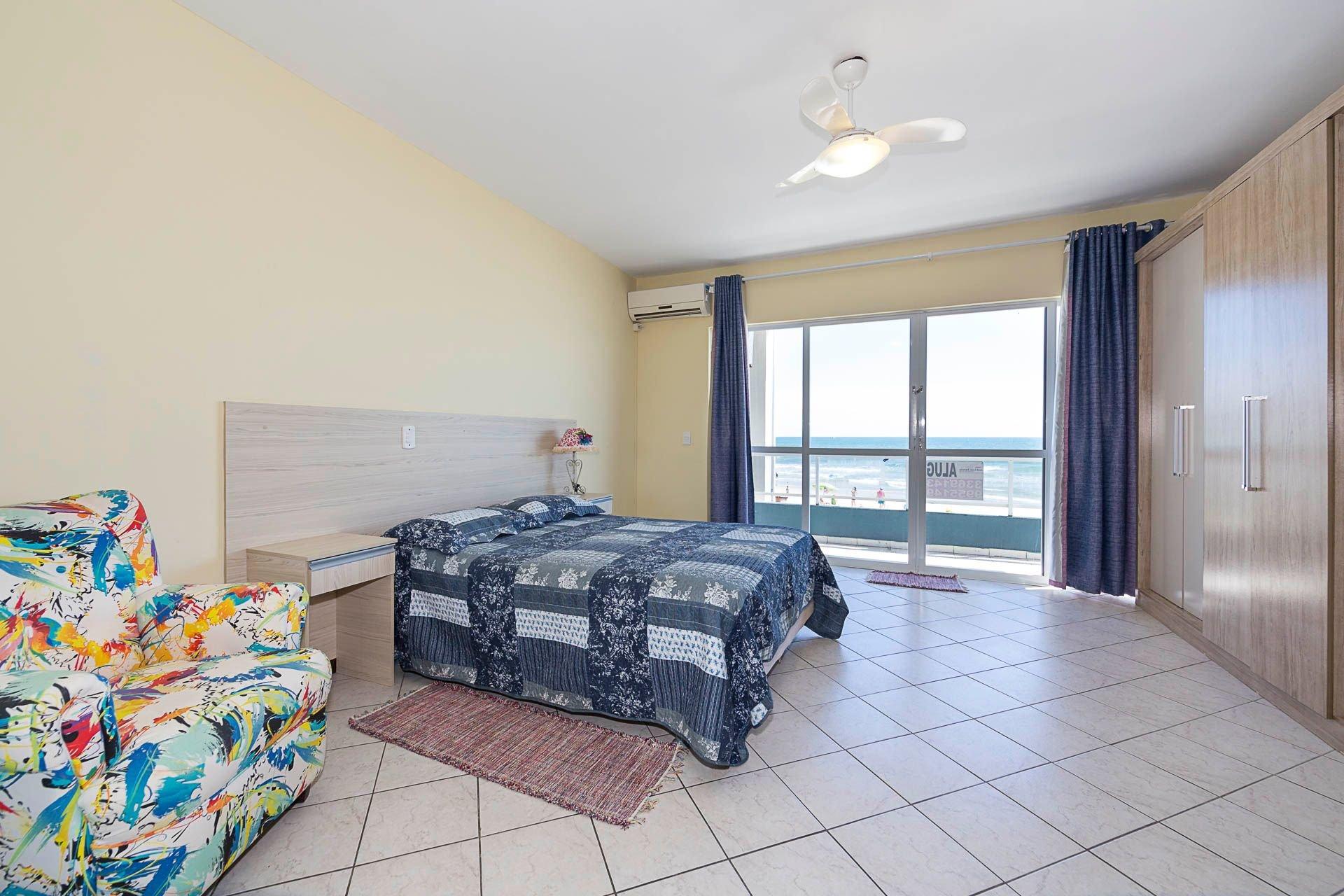 image-housing-carousel