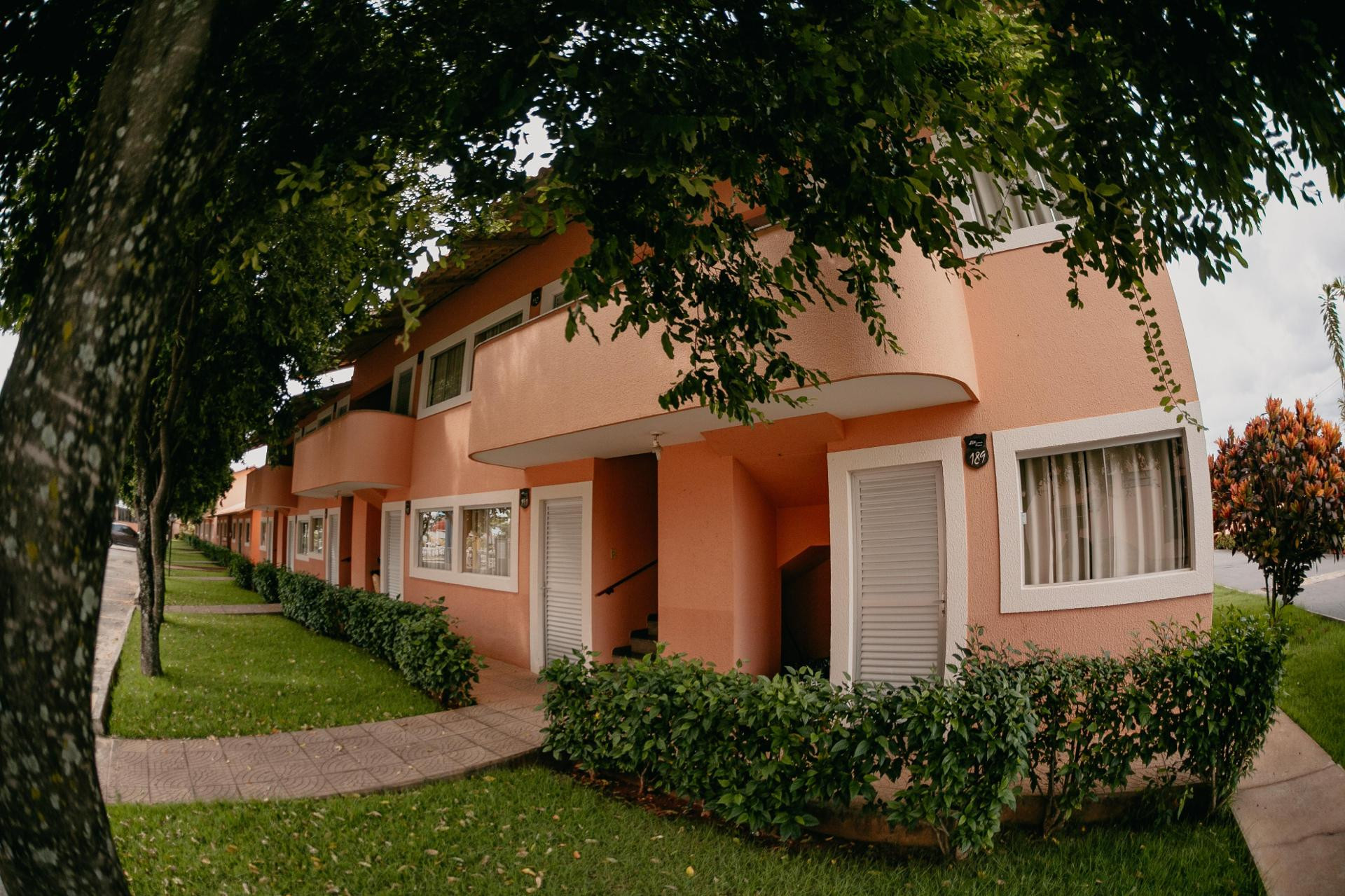 image-housing-carousel