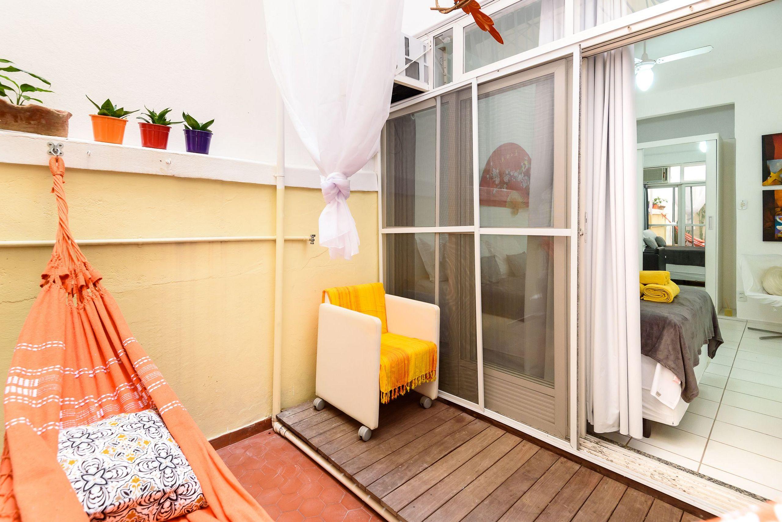 image-housing-carousel