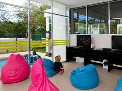 image-housing-carousel