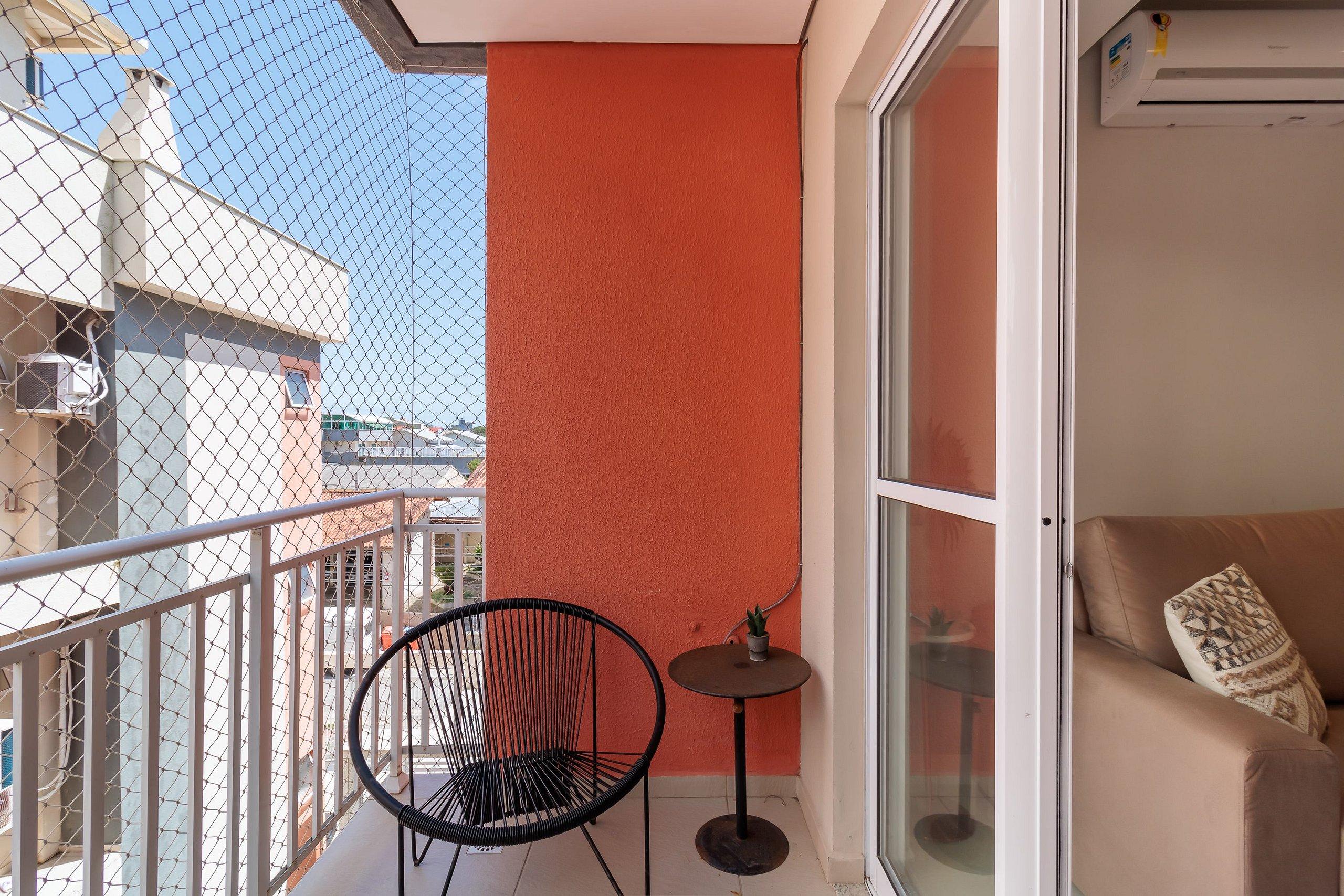 image-housing-carousel