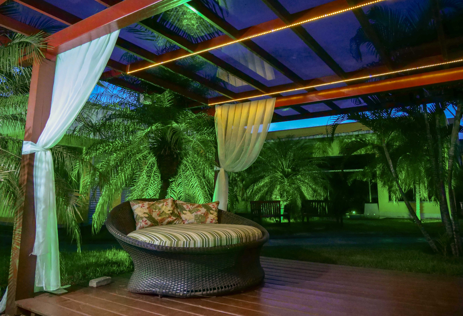 image-housing-carousel