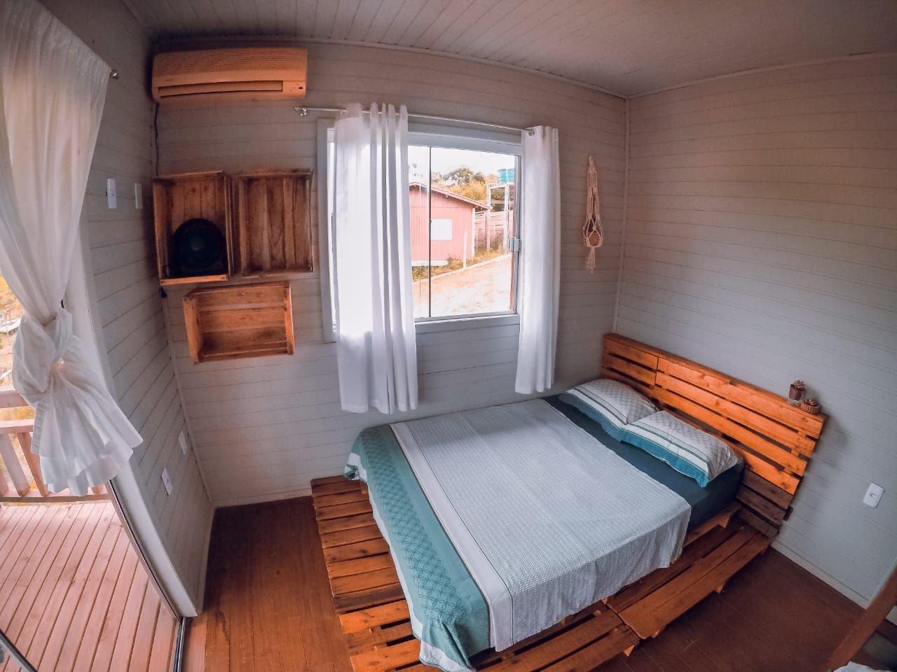 image-housing-carousel