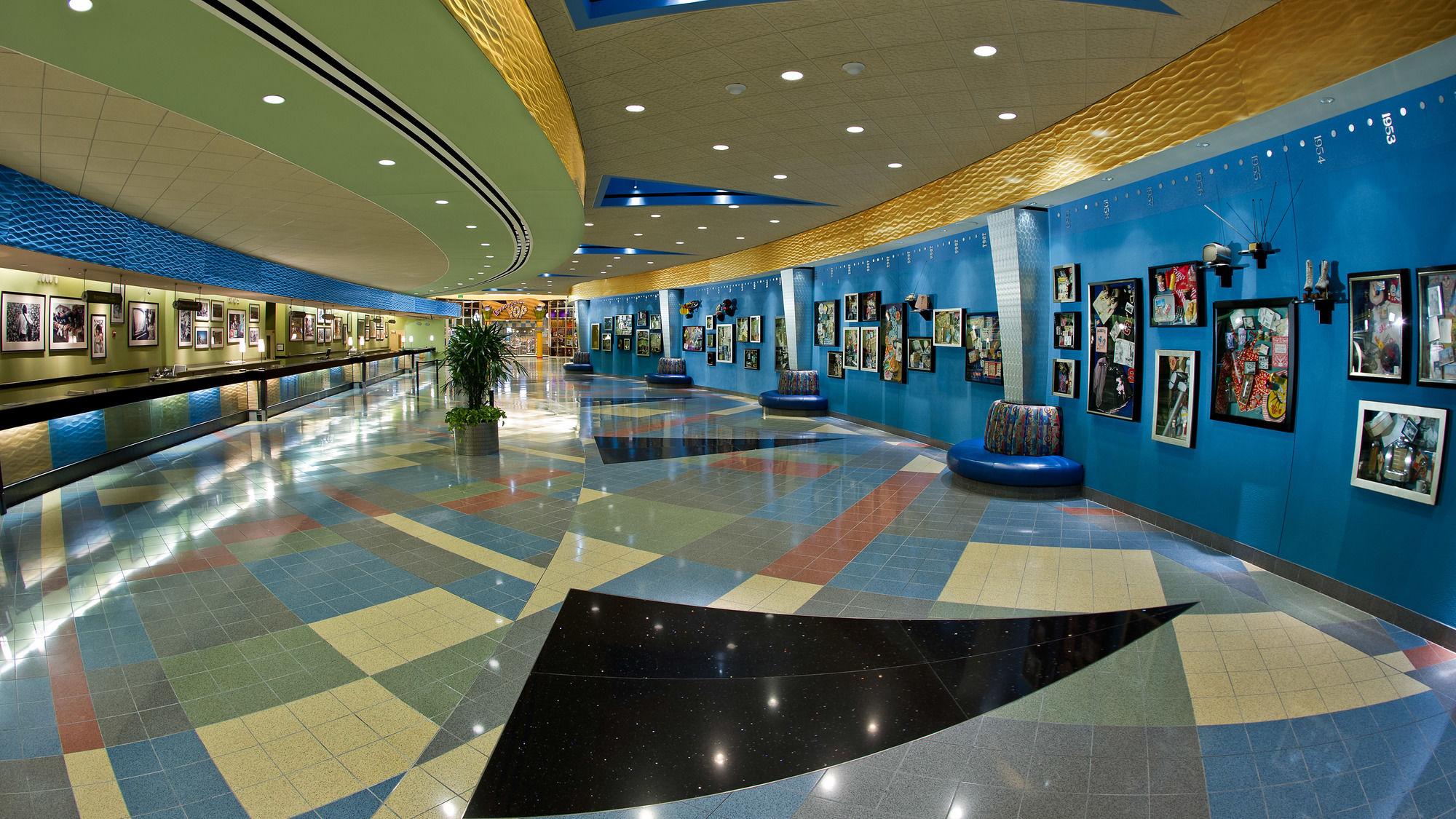 image-housing-carousel