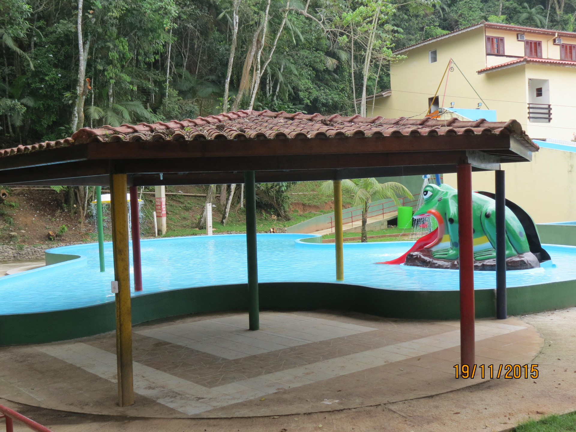 image-housing-carousel