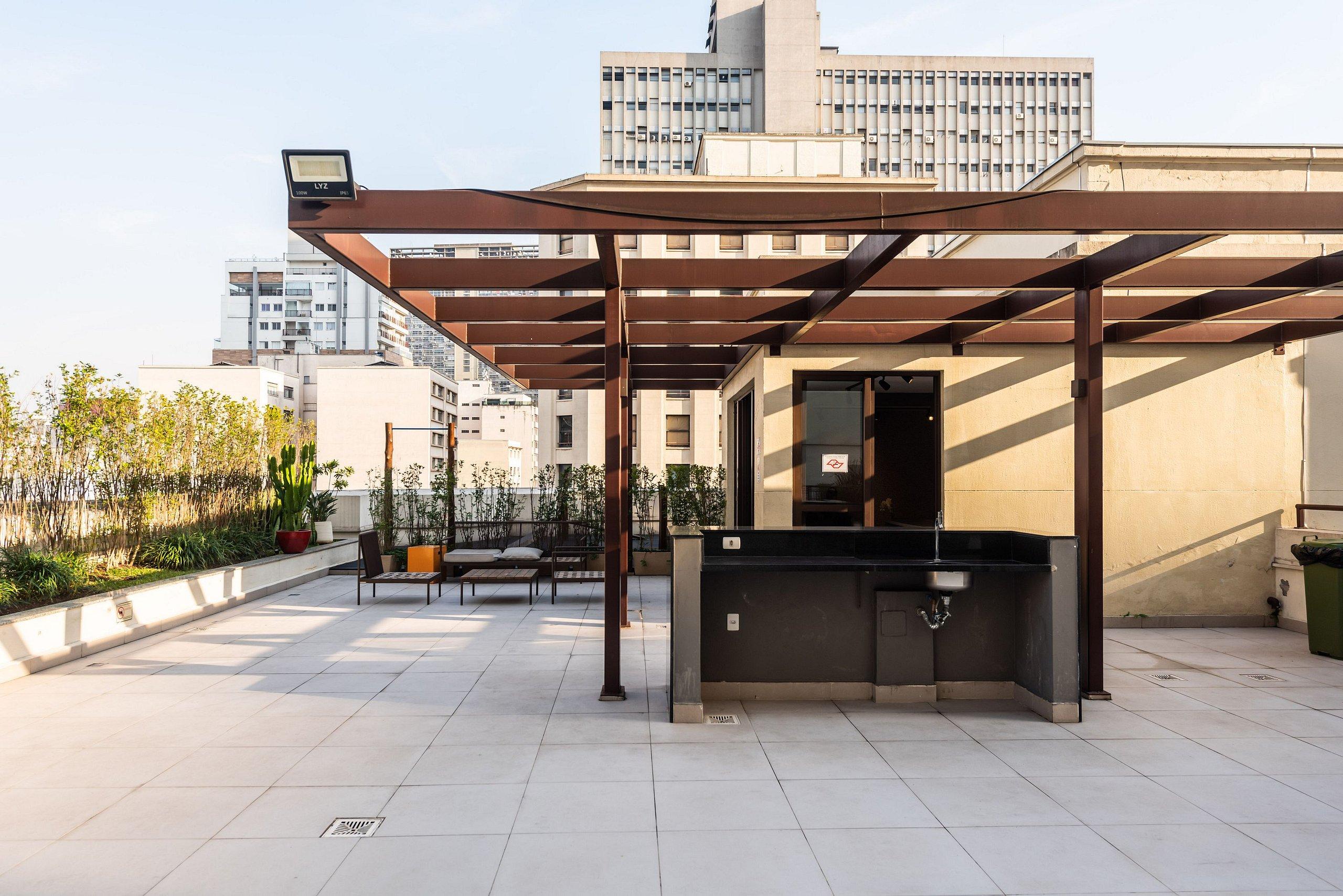image-housing-carousel