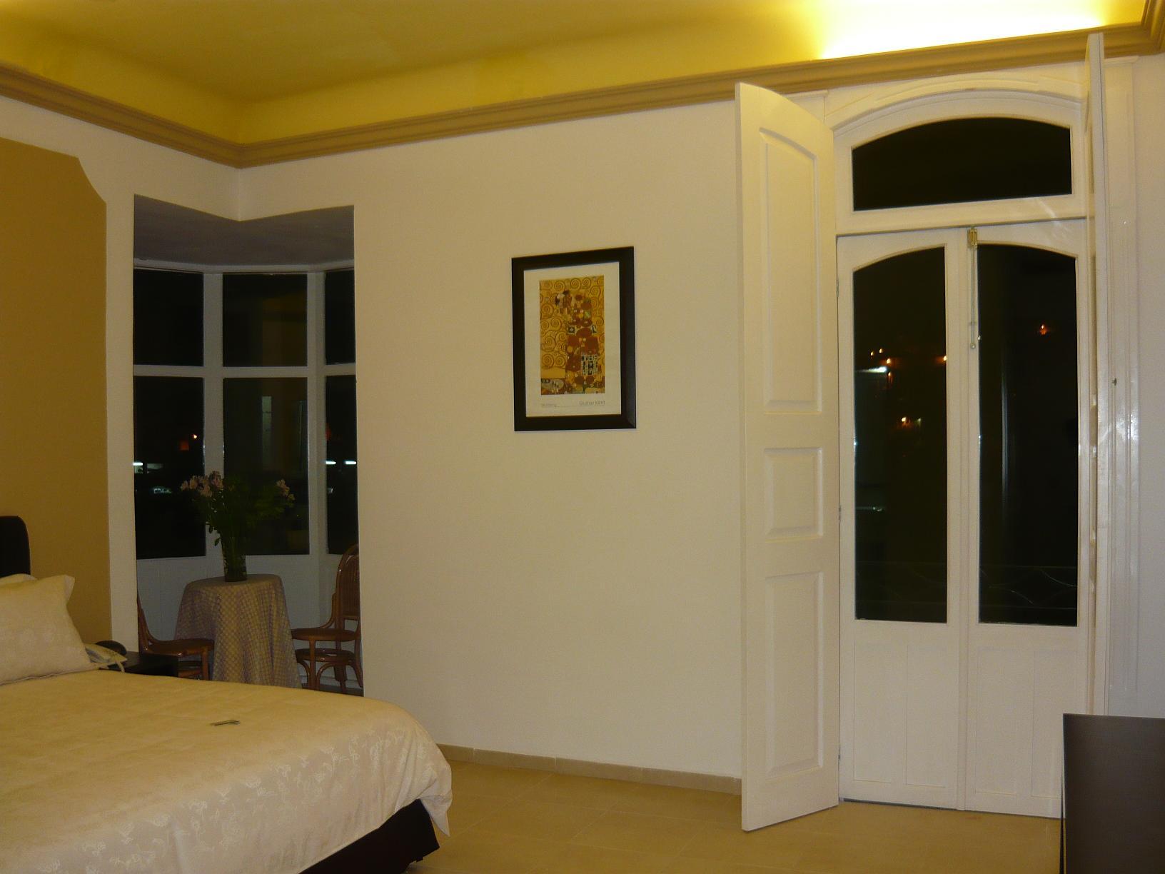 image-housing-carousel
