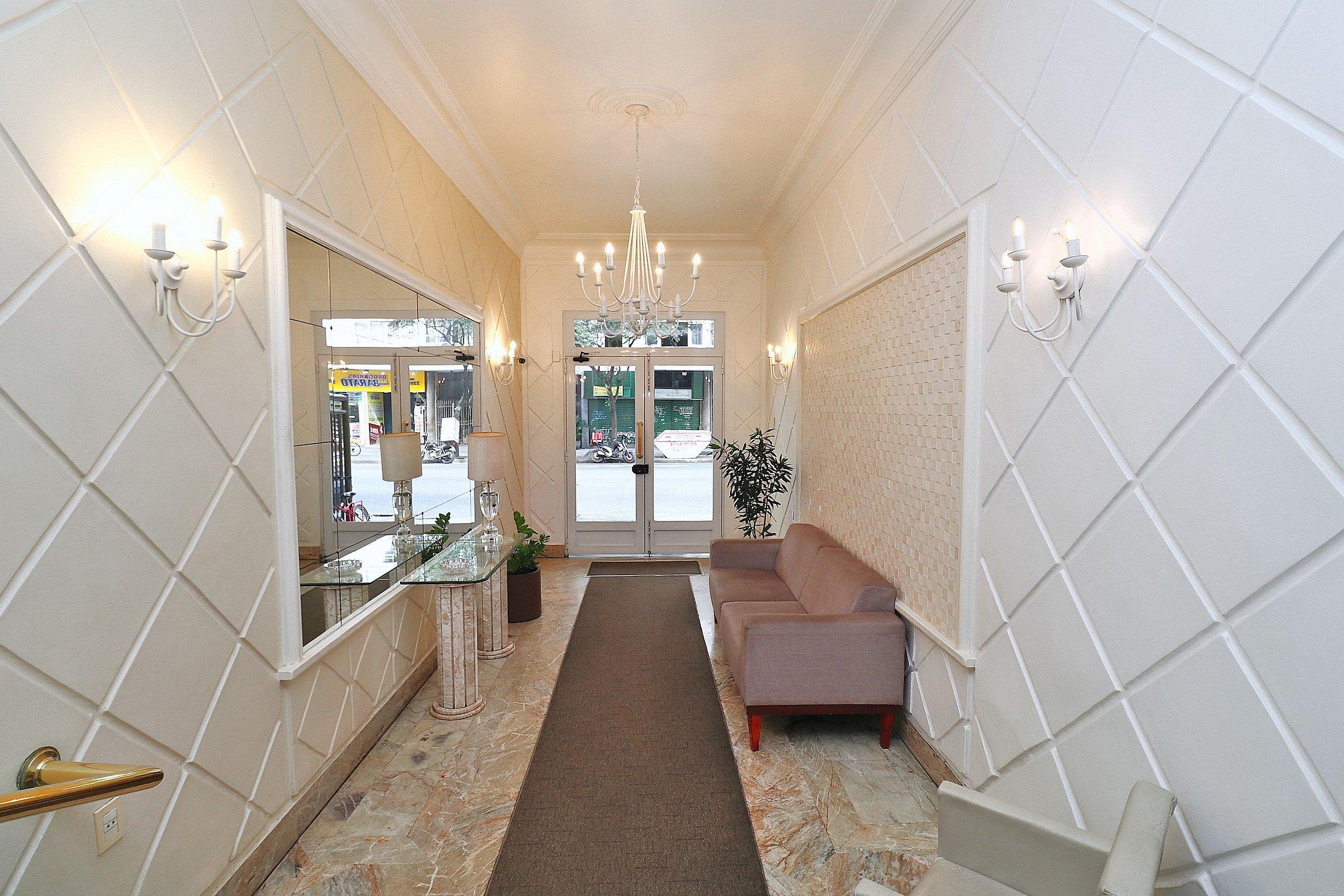 image-housing-carousel