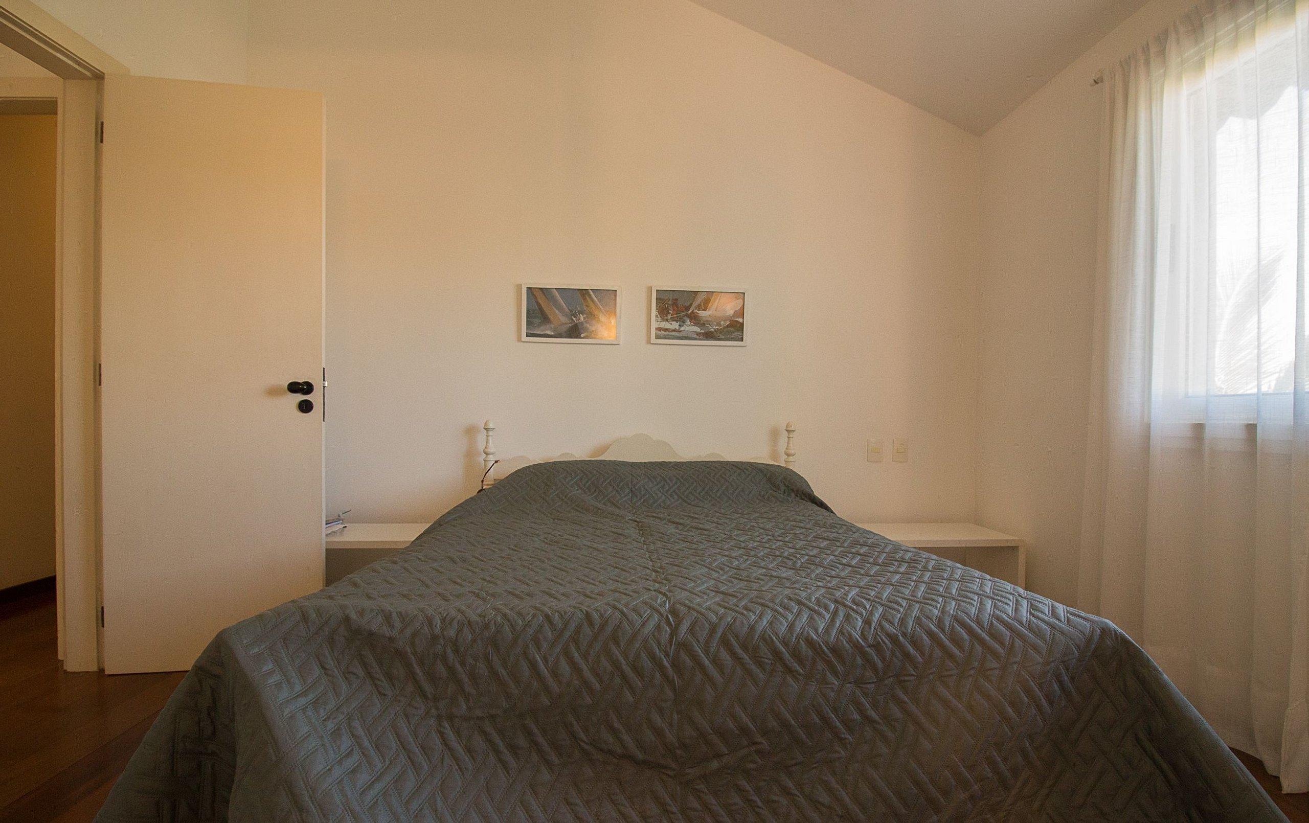 image-housing-carousel