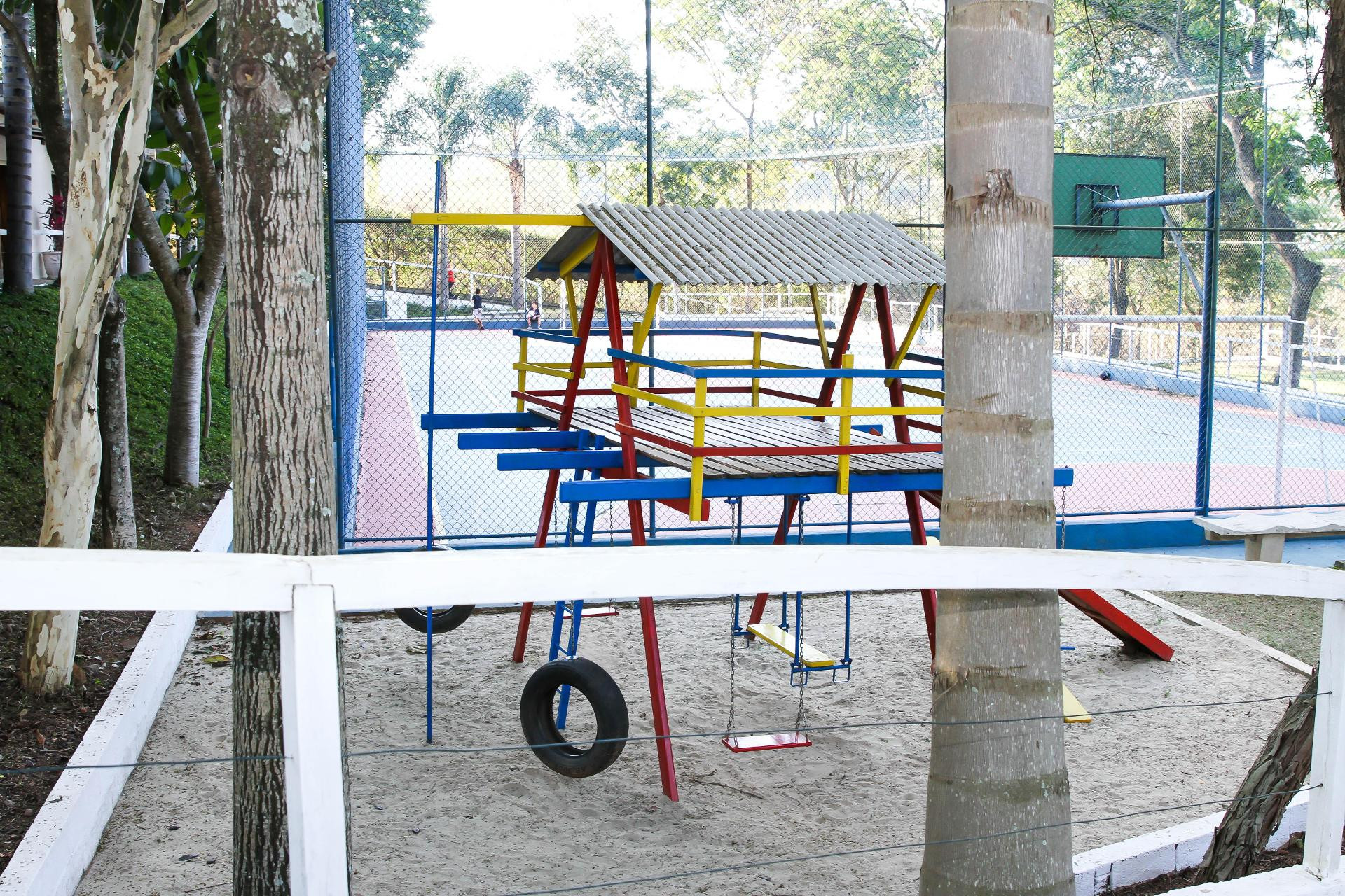 image-housing-carousel
