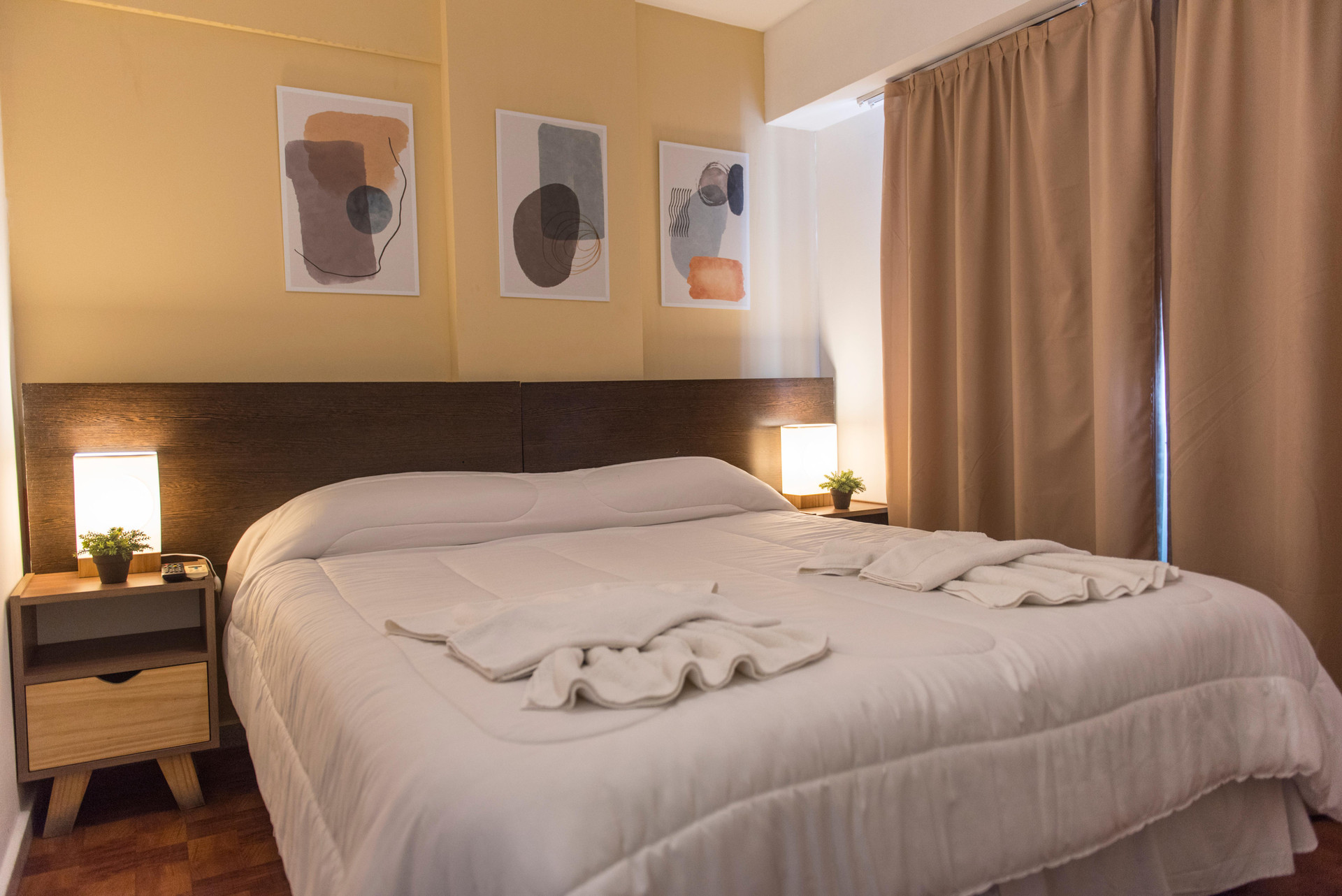 image-housing-carousel