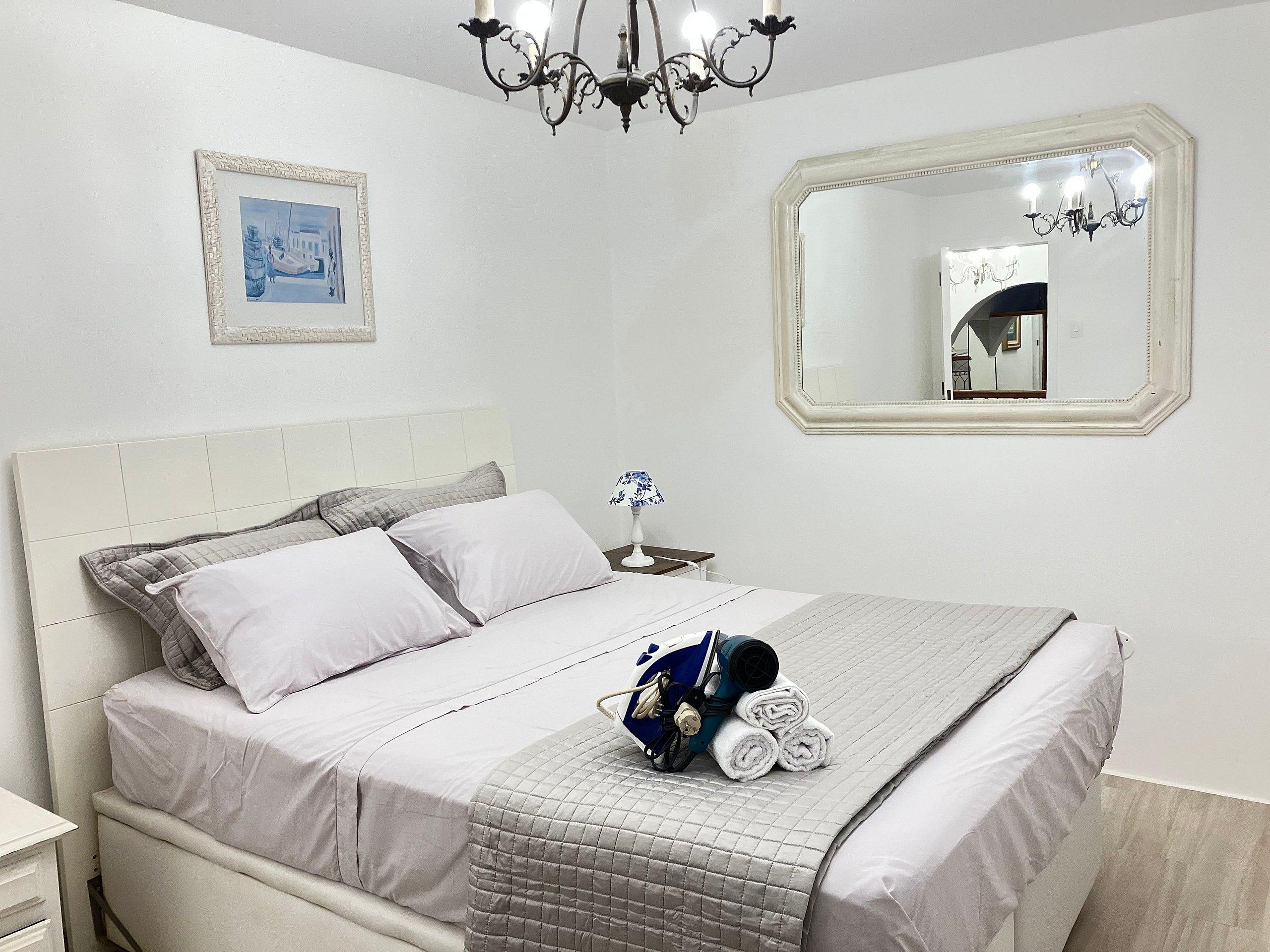 image-housing-carousel