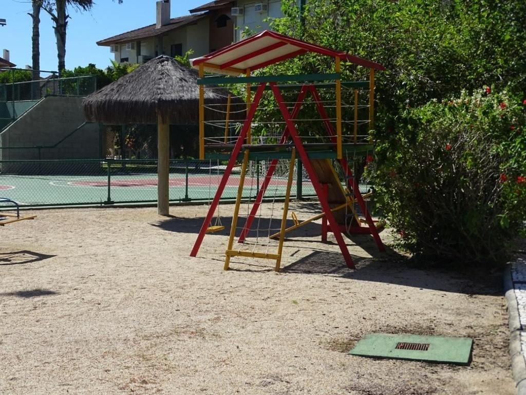 image-housing-carousel