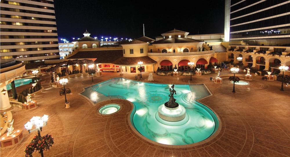 image-housing-carousel