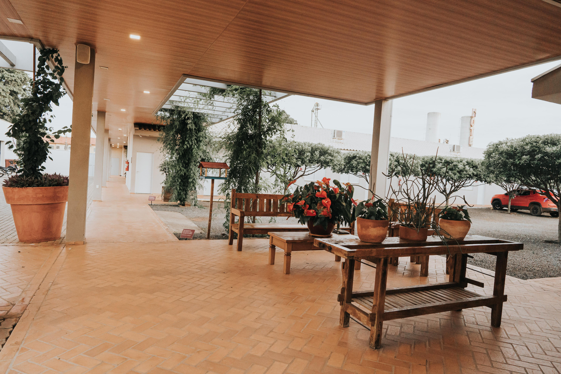 image-housing-carousel