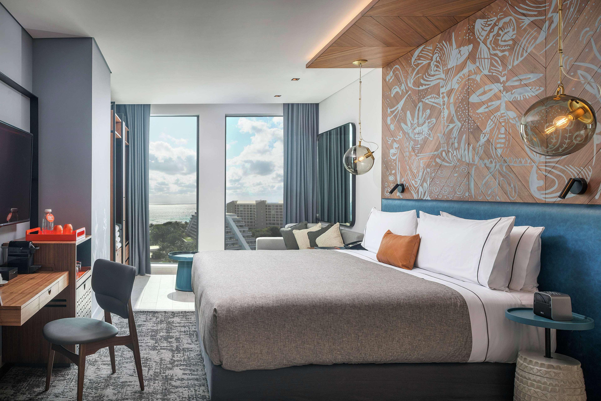 La Isla One King Bed Room