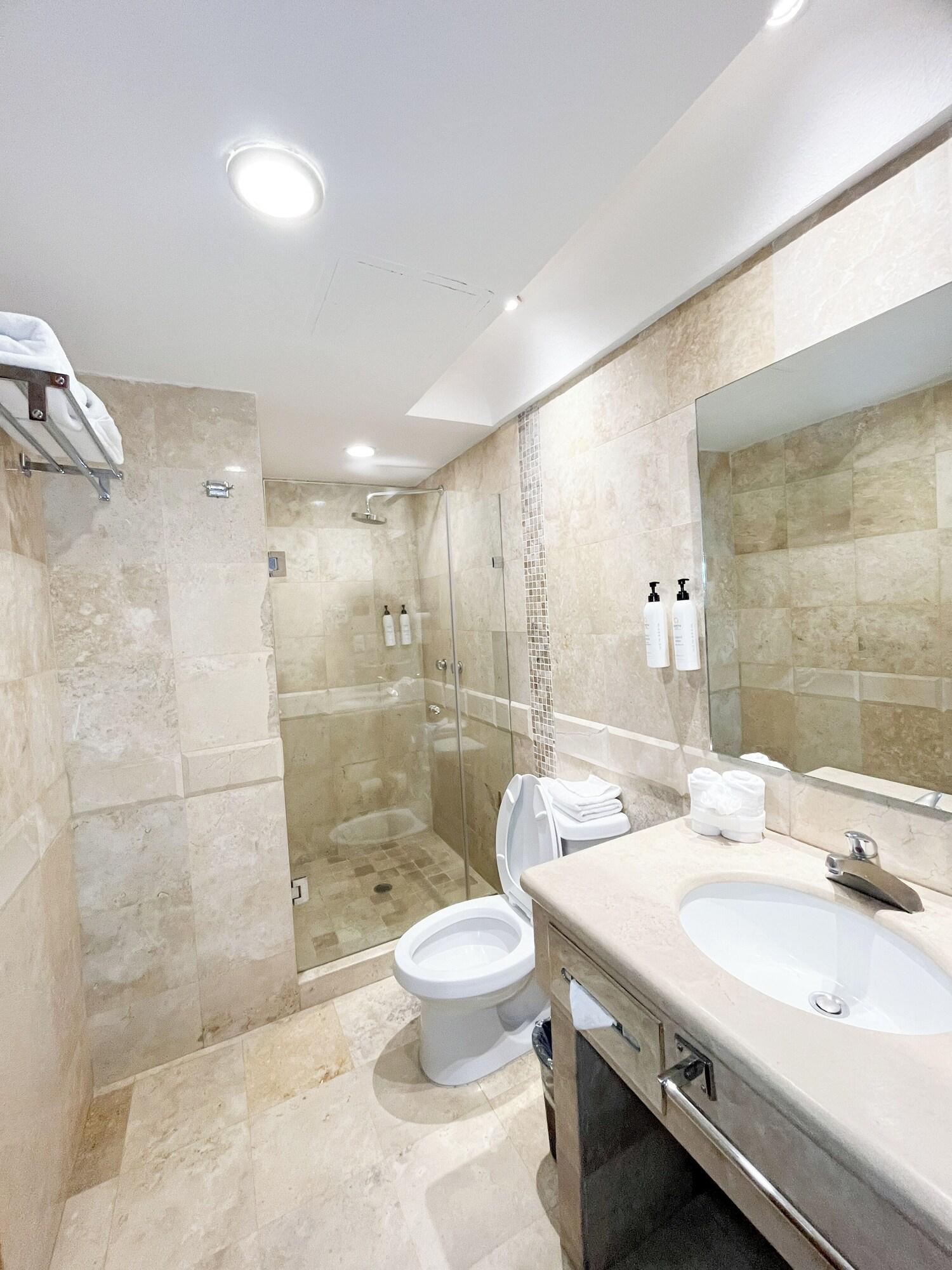 Habitación doble estándar, 2 camas dobles, para no fumadores, balcón