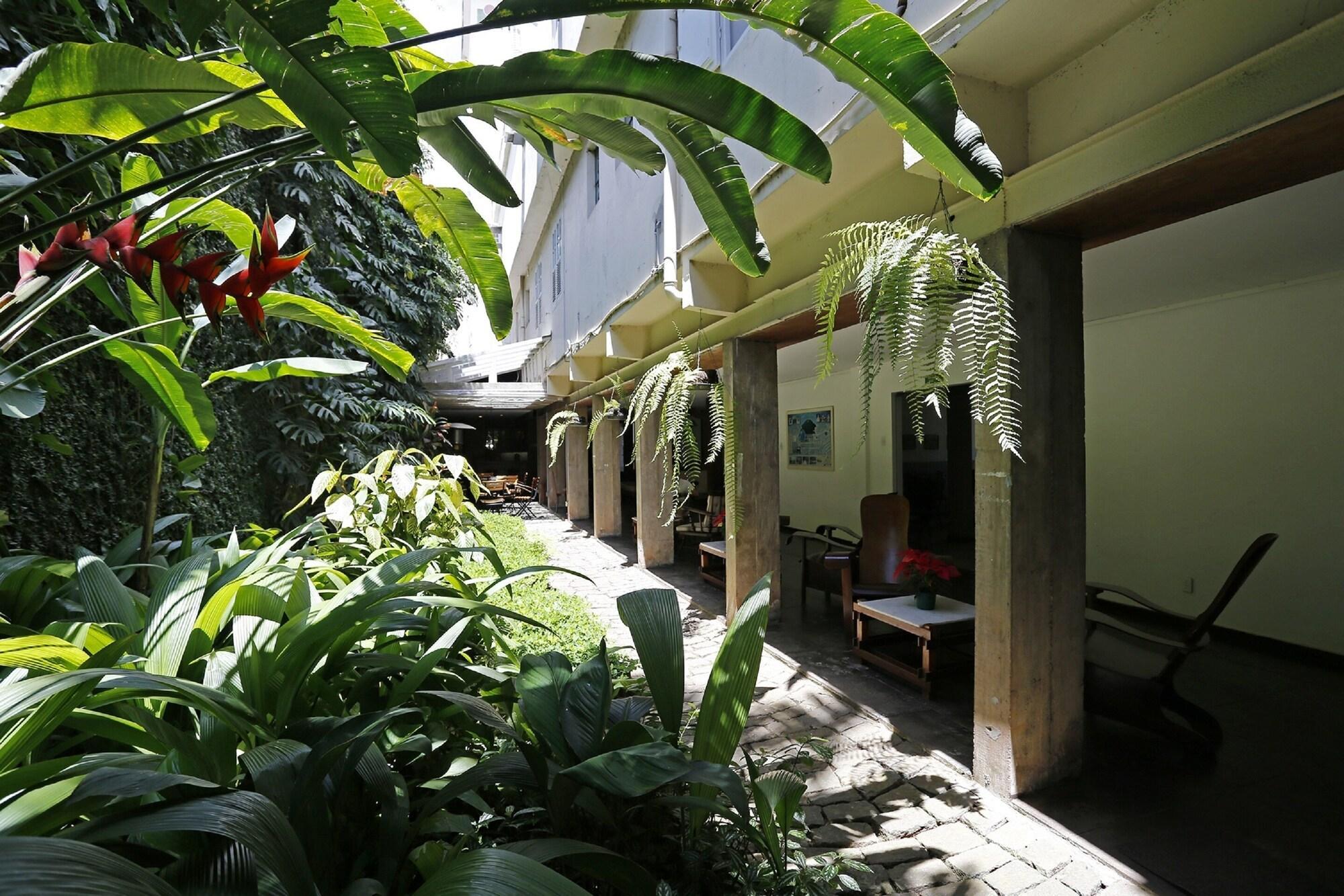 image-housing-carousel