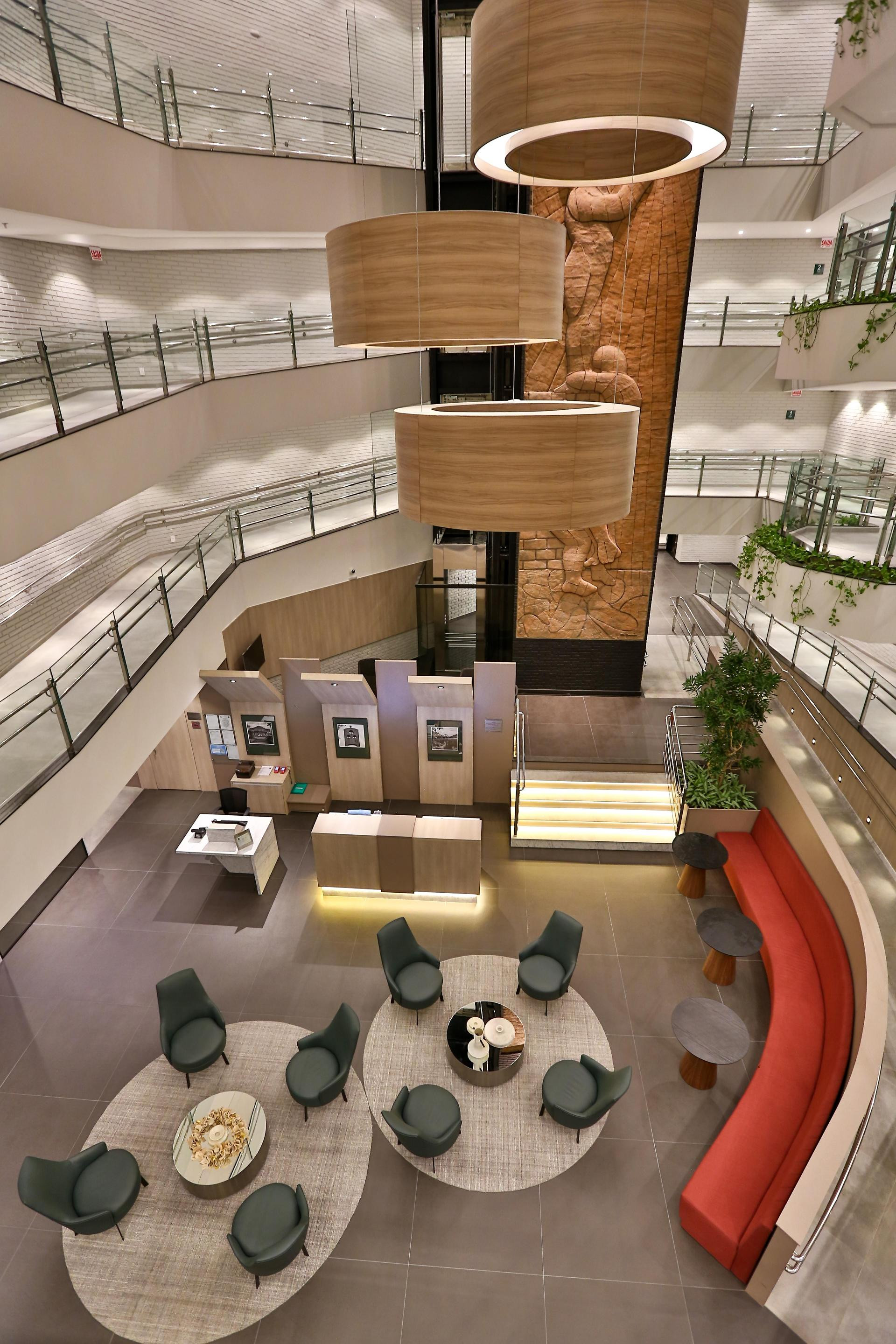 image-housing-carousel