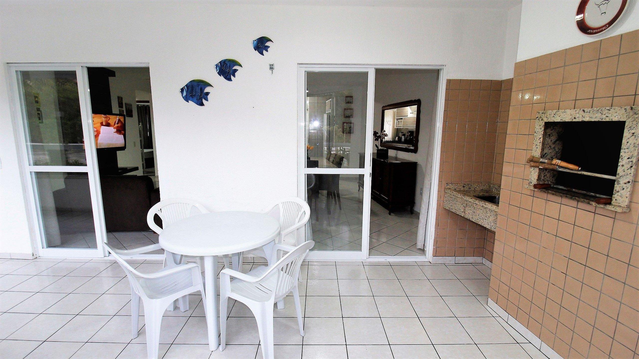 image-housing-carousel